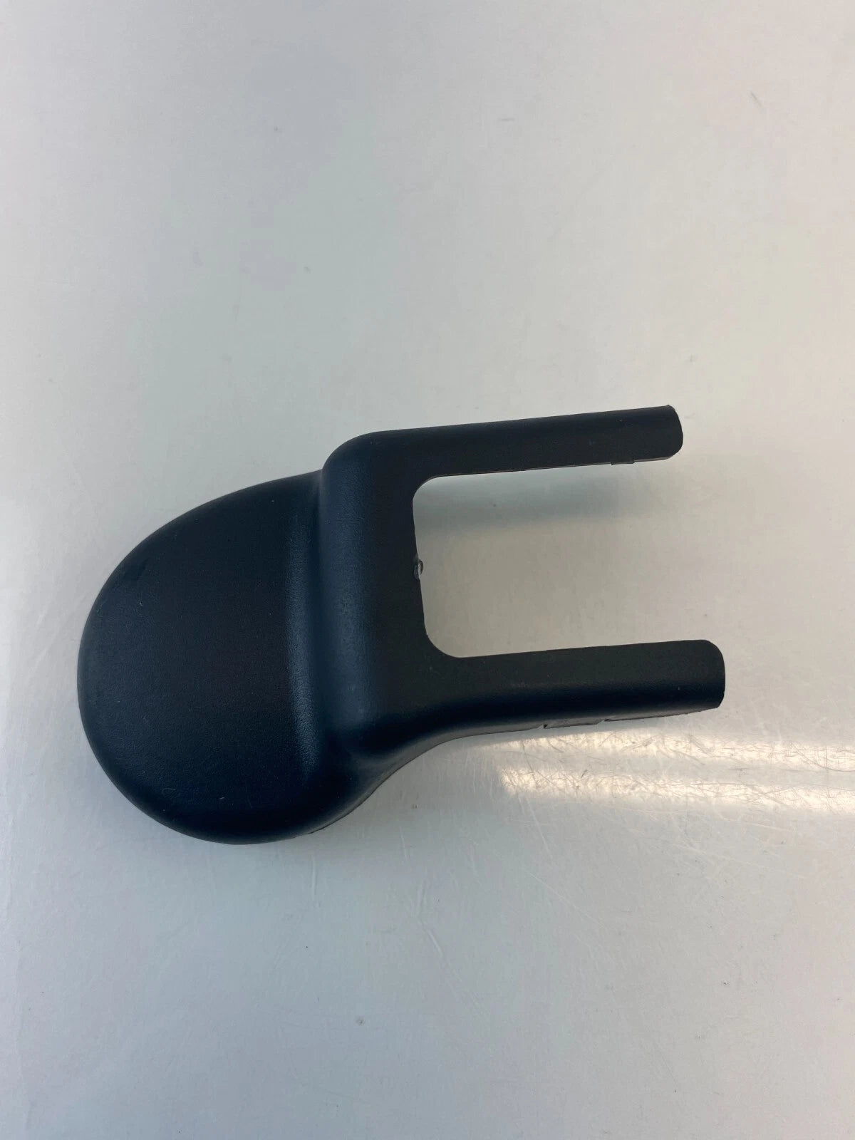 2011-2016 HYUNDAI ELANTRA FRONT SEAT RIGHT SIDE TRACK END COVER TRIM CAP OEM