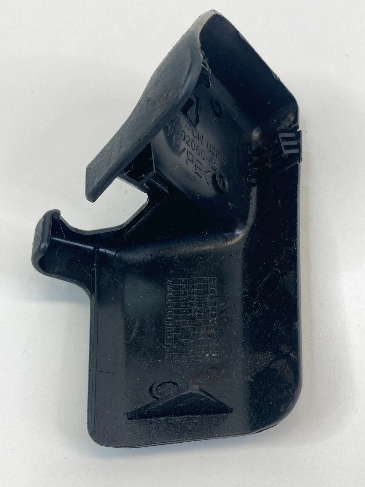 03-08 TOYOTA COROLLA FRONT RIGHT SEAT TRACK END COVER TRIM 72157-02060-B OEM