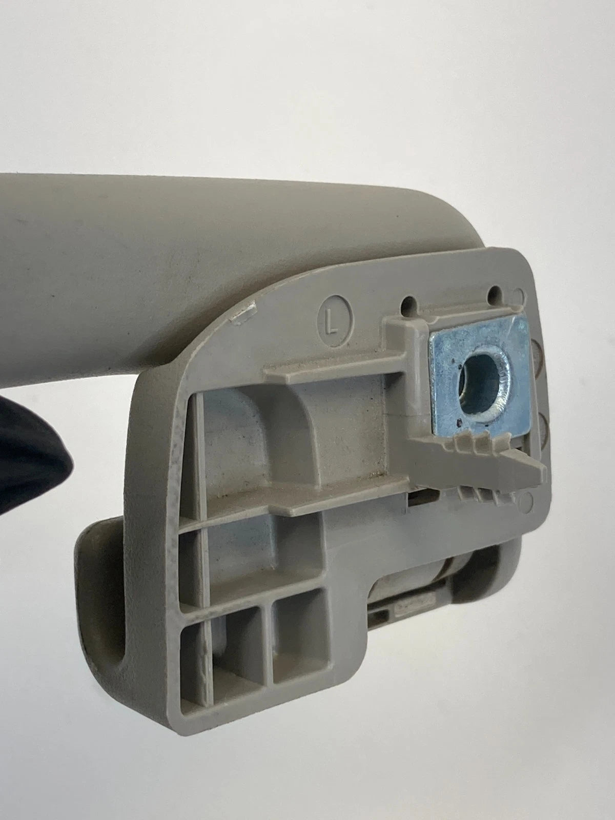 2007-2014 GMC YUKON CHEVROLET TAHOE REAR LEFT SIDE ROOF GRAB GRIP HANDLE OEM