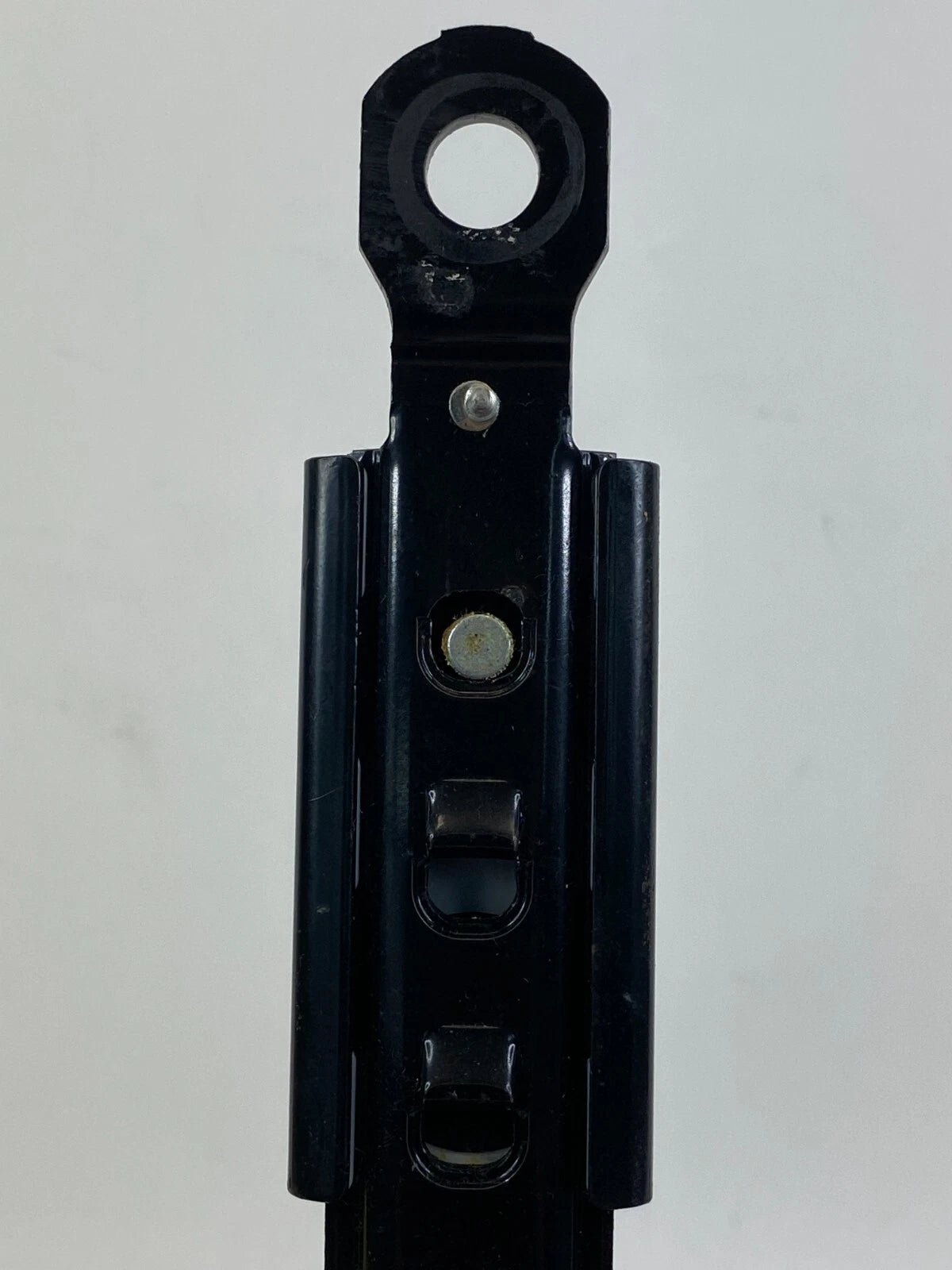 2006-2010 HYUNDAI SONATA SEDAN FRONT LEFT DRIVER SIDE SEAT BELT HEIGHT ADJUSTER