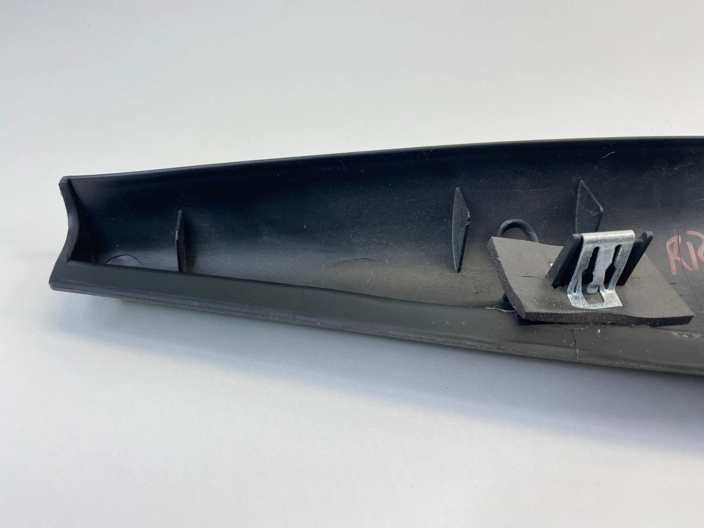 09-12 CHEVROLET TRAVERSE REAR RIGHT DOOR INNER FRAME CORNER COVER 25852004 OEM