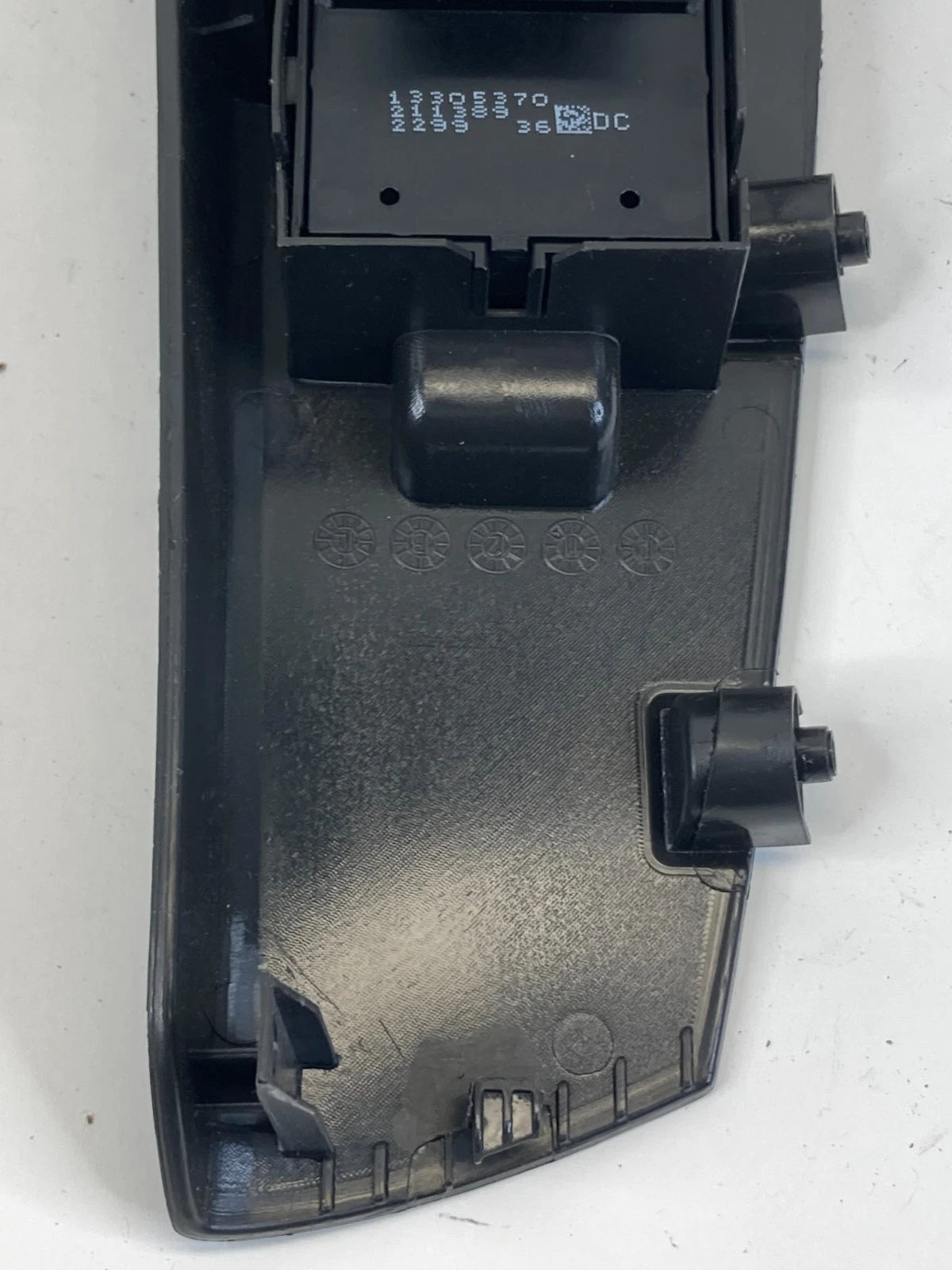 2011-14 Chevrolet Cruze Front Right Door Control Window Switch w/Bezel 877569434