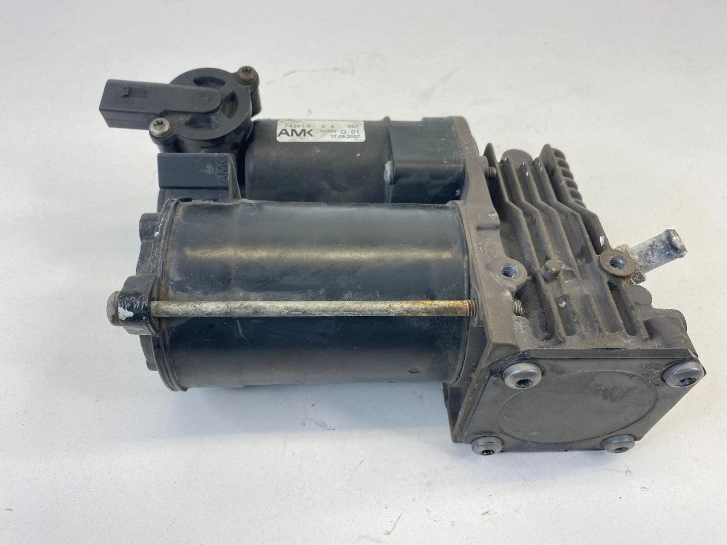 06-12 MERCEDES-BENZ R350 AIR AIRMATIC SUSPENSION COMPRESSOR PUMP A2513202204