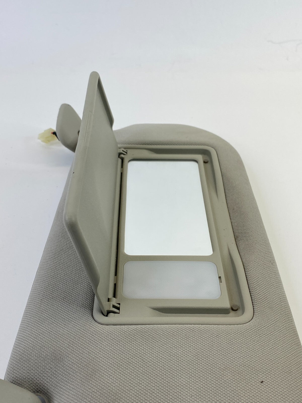 2007 2008 Infiniti G35 Sedan Right Sunvisor Passenger Sun Visor Illuminated OEM