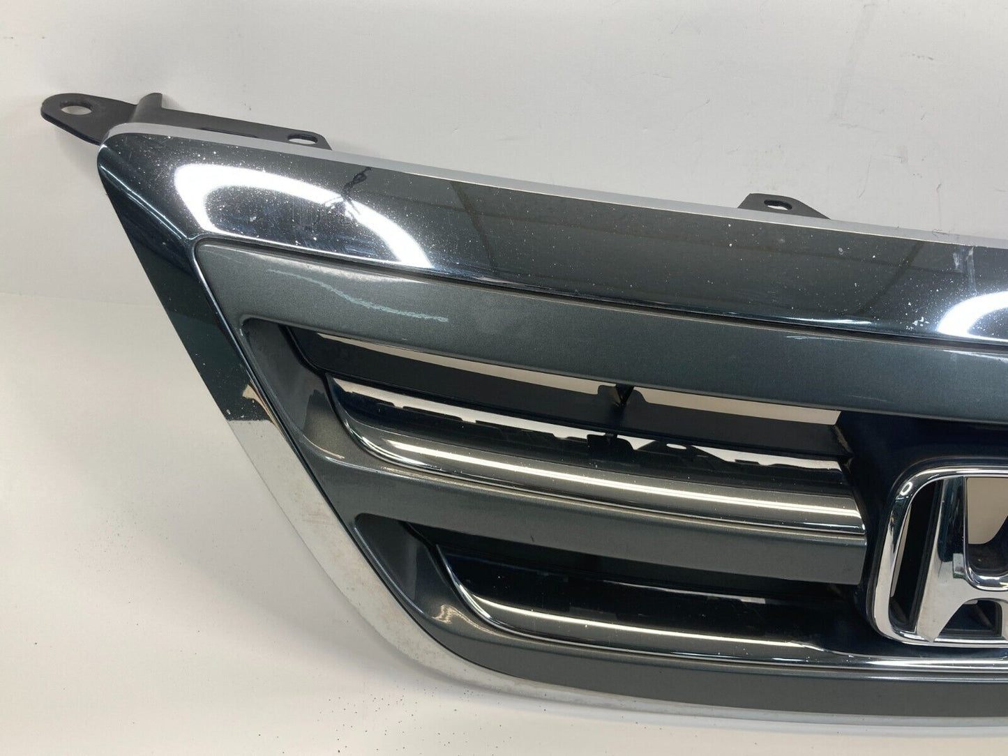 2005 2006 2007 Honda Odyssey Front Bumper Upper Grill Grille