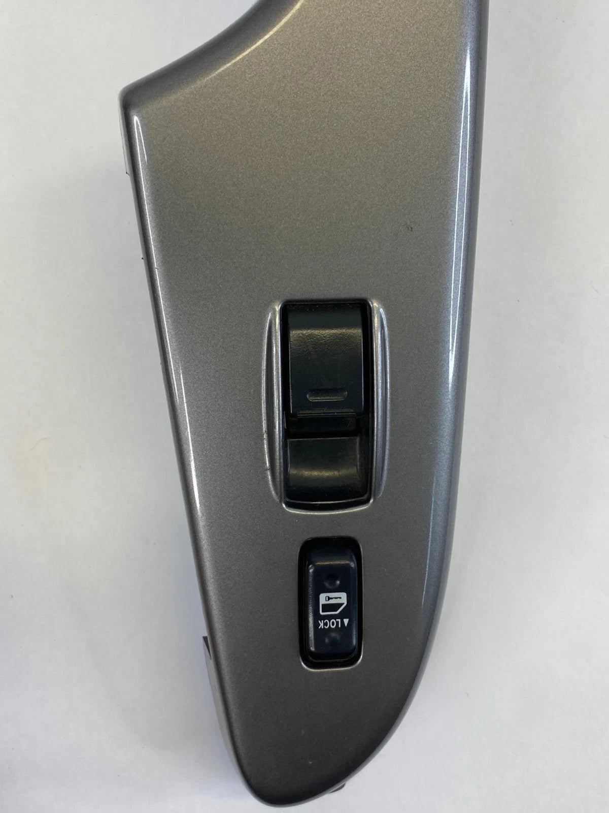 2004-2010 TOYOTA SIENNA FRONT RIGHT DOOR WINDOW SWITCH BEZEL 74231-AE010 OEM