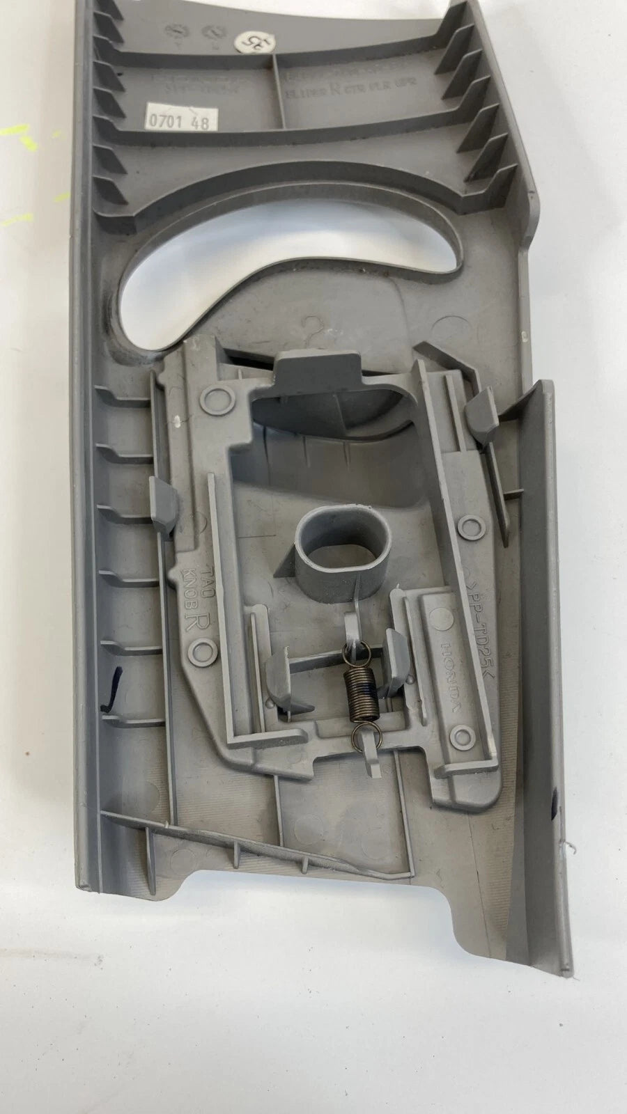 08-12 HONDA ACCORD SEDAN FRONT RIGHT SEAT BELT ADJUSTER COVER TRIM 84111-TA0-A0