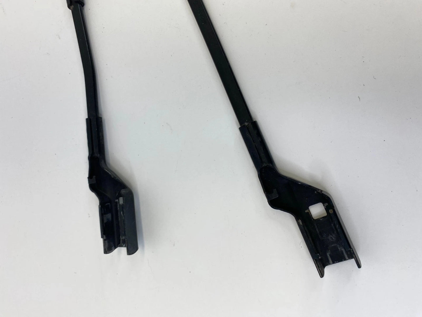 2009-2012 VOLKSWAGEN CC FRONT WINDSHIELD WIPER ARM PAIR DRIVER PASSENGER OEM