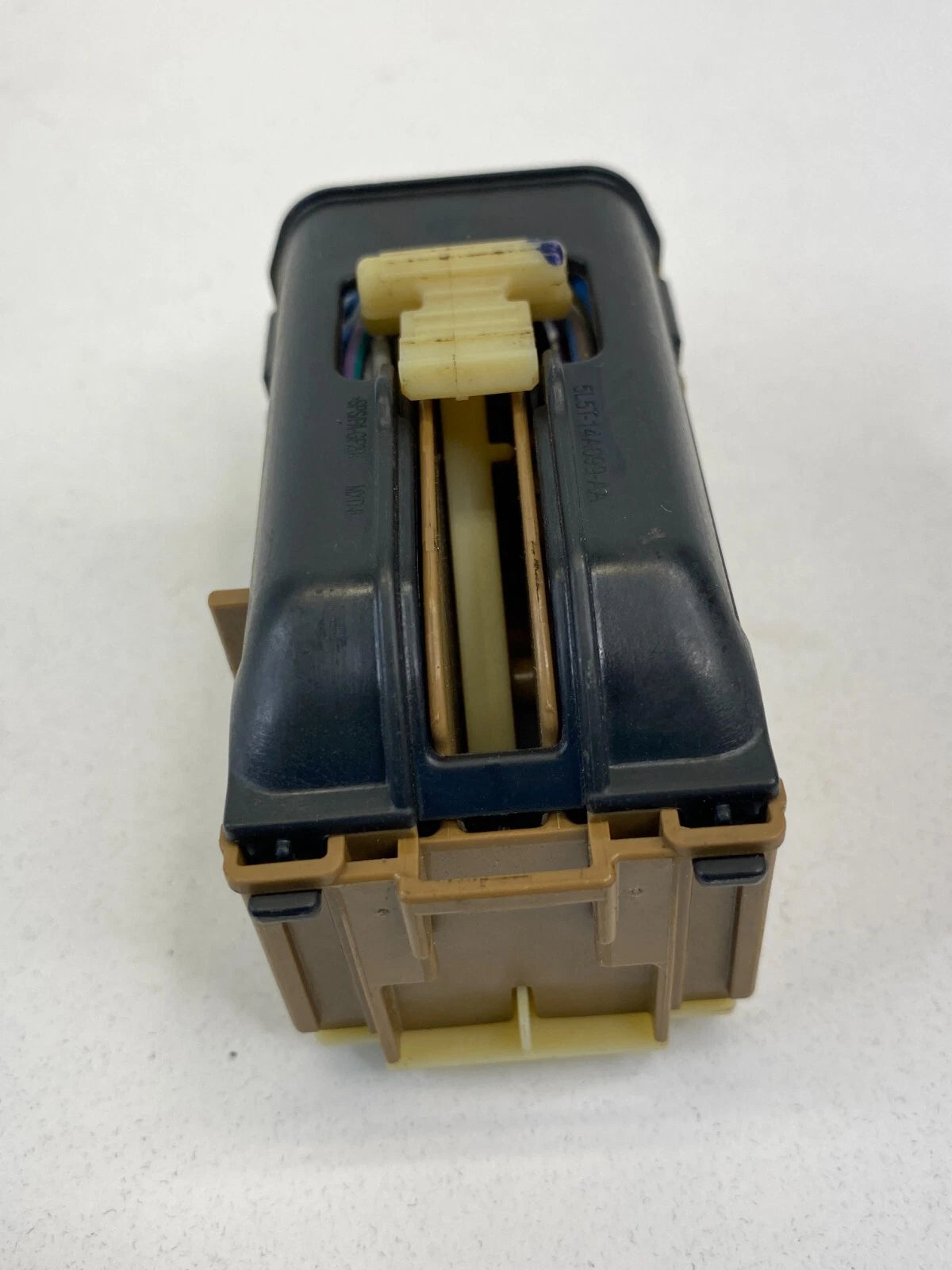 2007 07 LINCOLN MKZ DASH RELAY FUSE BOX PANEL CONNECTOR PLUG 5L5T-14A099-AA OEM