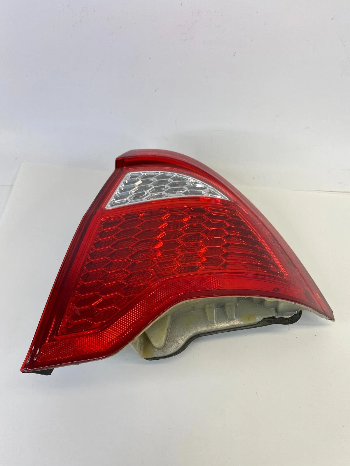 2010 2011 2012 FORD FUSION SEDAN REAR RIGHT SIDE TAIL LIGHT TAILLIGHT LAMP OEM