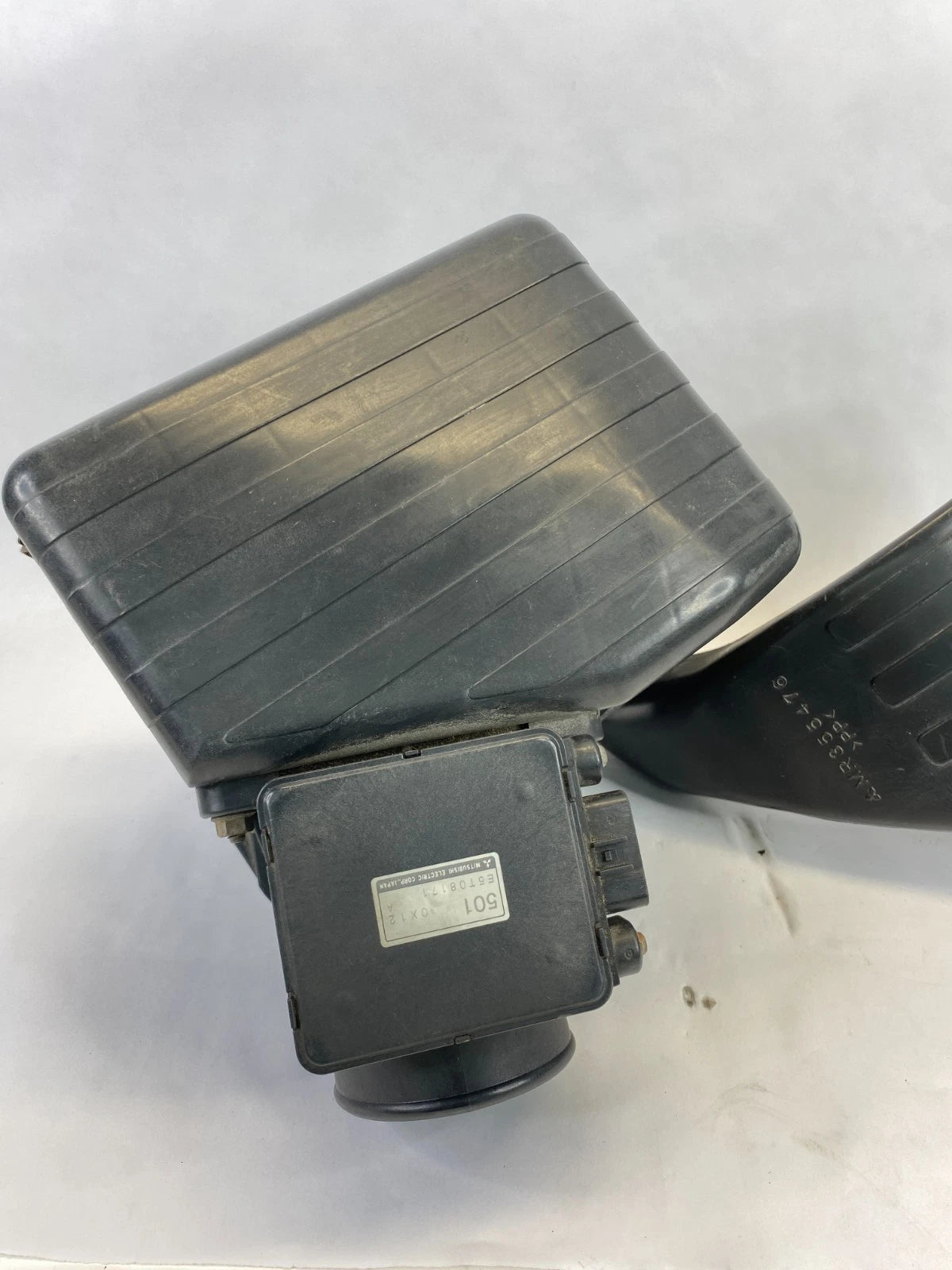 2000-2005 MITSUBISHI ECLIPSE 2.4L ENGINE AIR FILTER CLEANER BOX MAF OEM MR355477