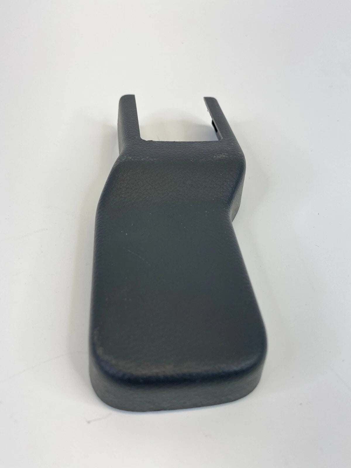 2010-2013 MAZDA 3 MAZDA3 FRONT RIGHT SEAT TRACK FRONT INNER COVER CAP BBP357041
