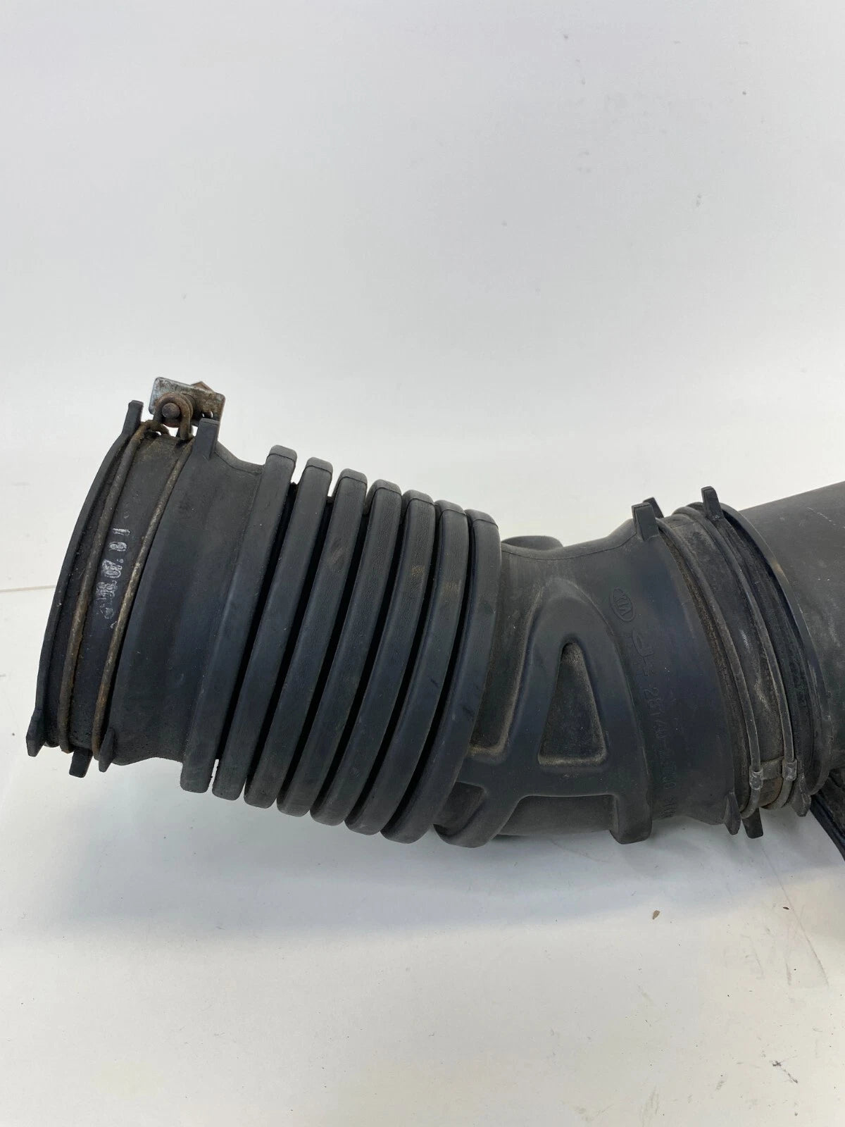 2009-2011 KIA BORREGO 3.8L V6 ENGINE AIR INTAKE HOSE DUCT TUBE OEM 28139-2J200