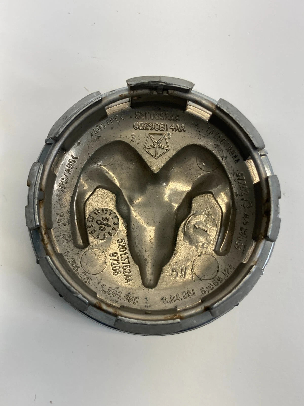 2009-2011 DODGE JOURNEY WHEEL HUBCAP CENTER CAP HUB CAP COVER 52110398AA OEM