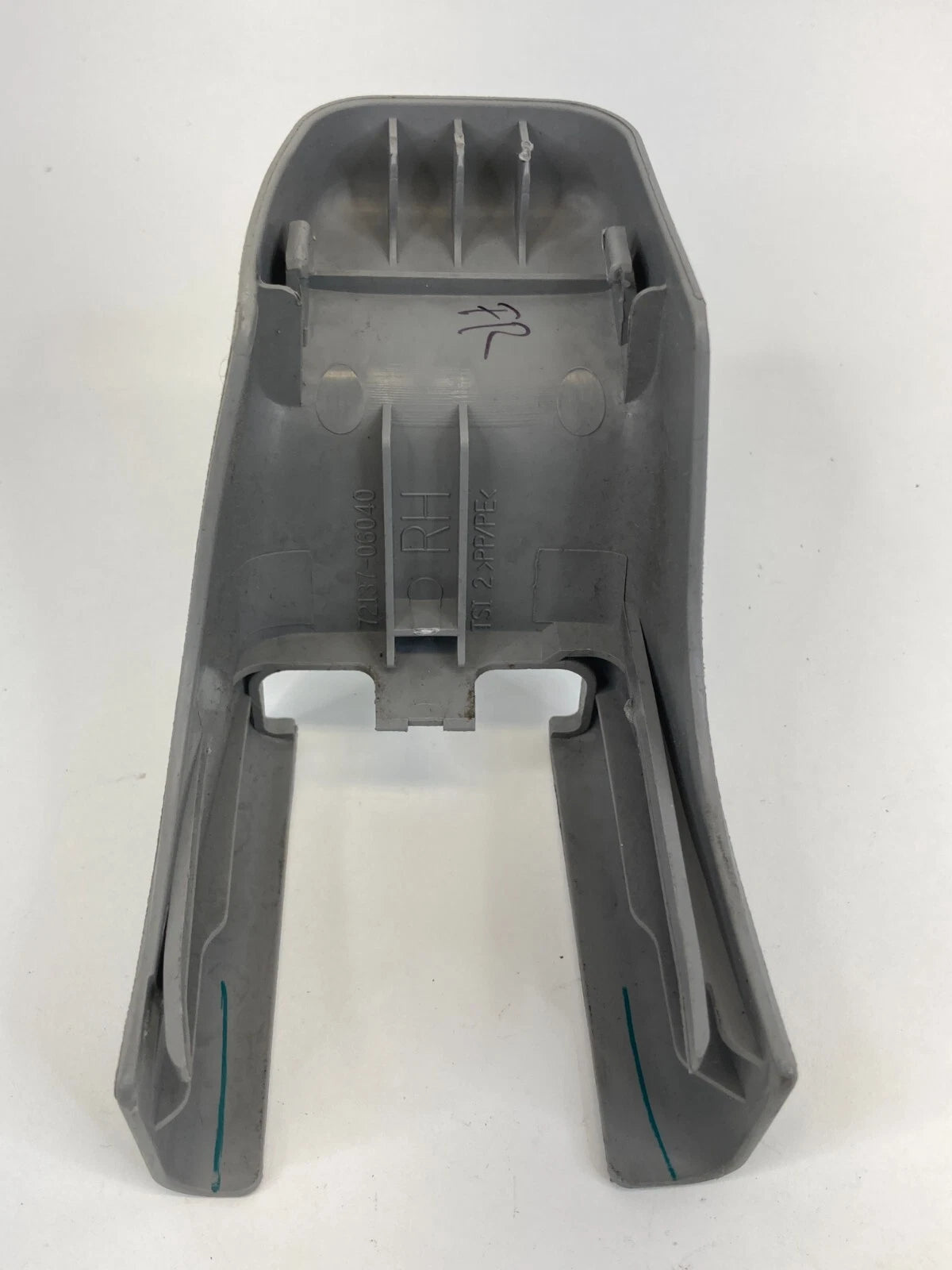 07-11 TOYOTA CAMRY FRONT RIGHT SIDE SEAT RAIL TRACK END COVER TRIM 72137-06040