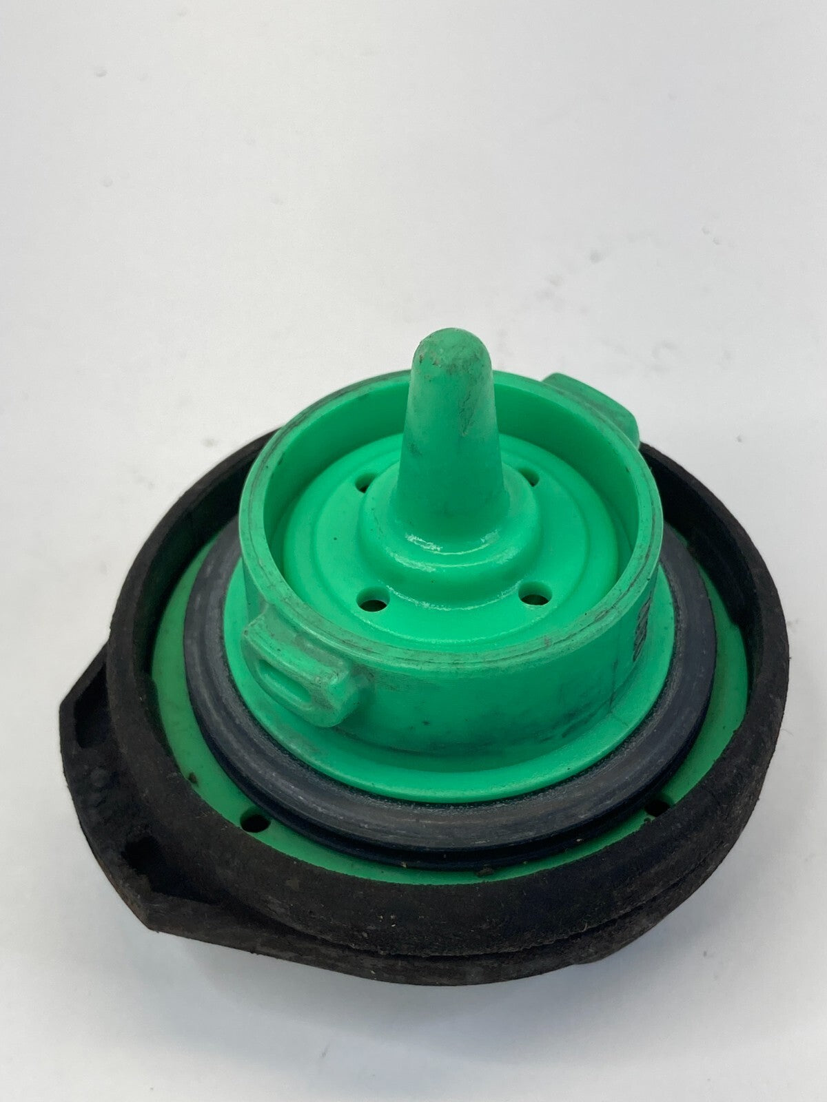 2009-2016 Audi A4 Quattro 10-16 Audi S4 Sedan Fuel Gas Tank Cap Cover Lid OEM