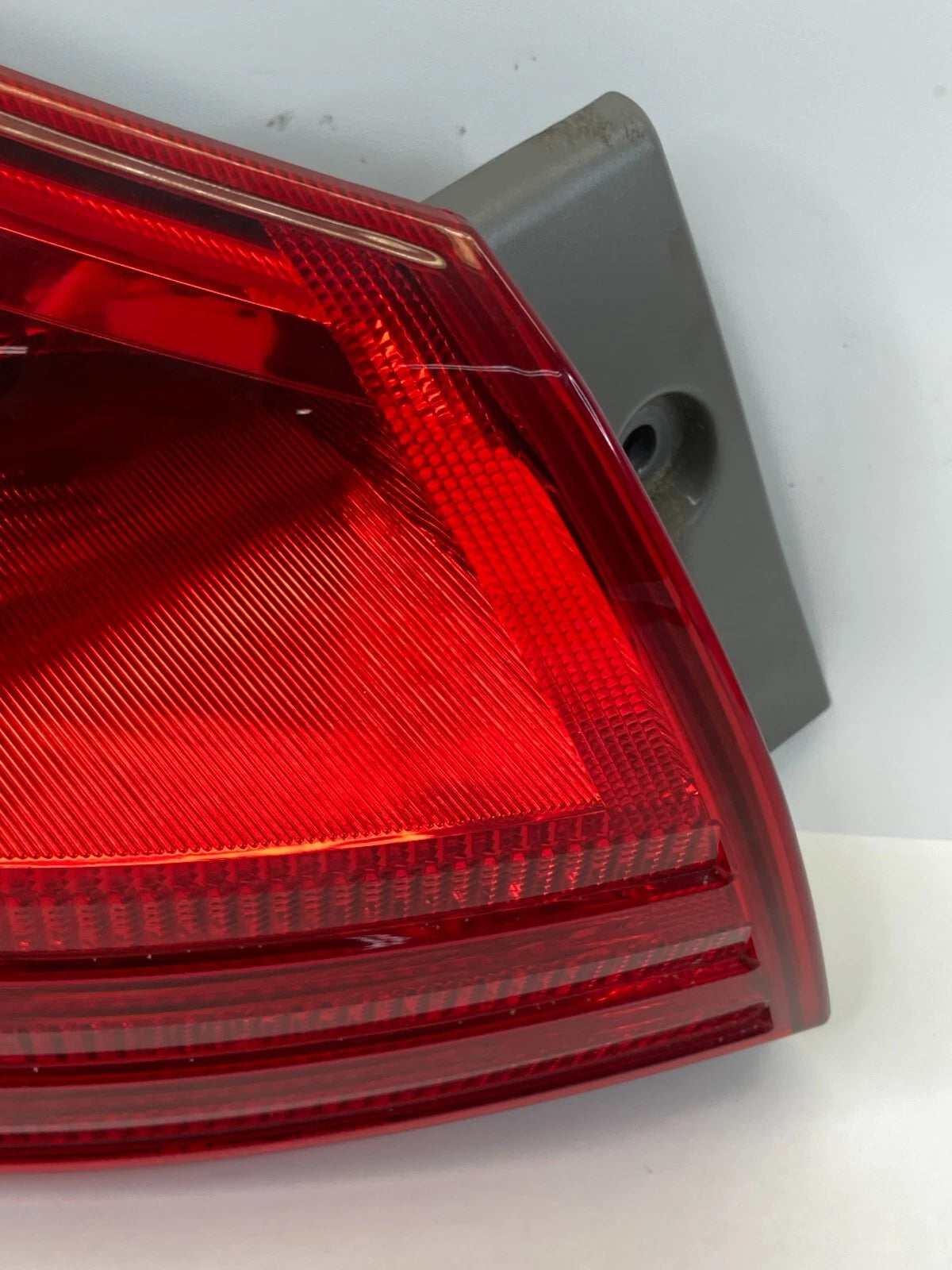 2008-2013 NISSAN ROGUE LEFT DRIVER OUTER TAIL LIGHT LAMP TAILLIGHT TAILLAMP OEM