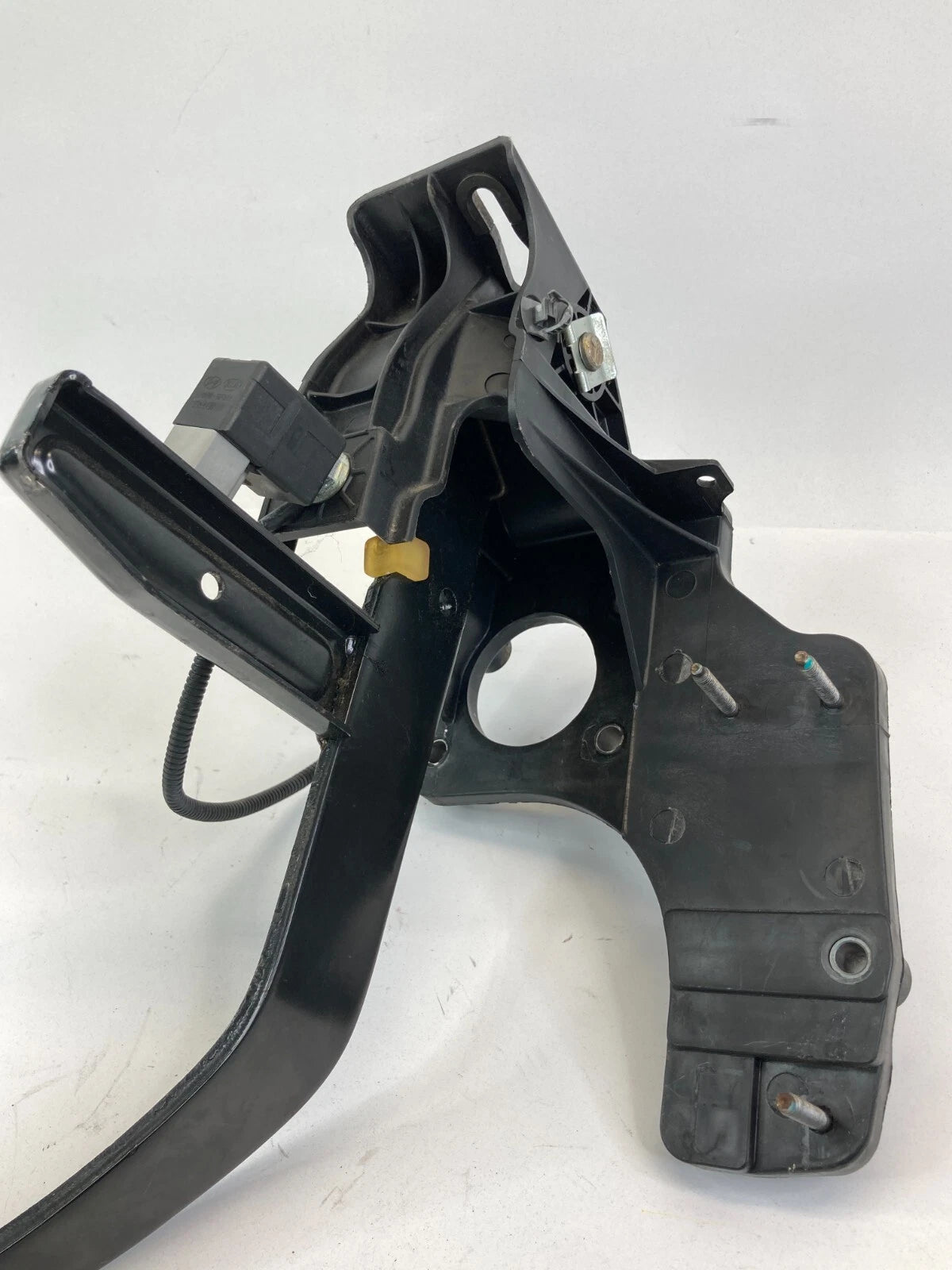 2010 KIA SEDONA 3.8L AUTOMATIC TRANSMISSION BRAKE PEDAL LEVER STOP 32800-4DXXX