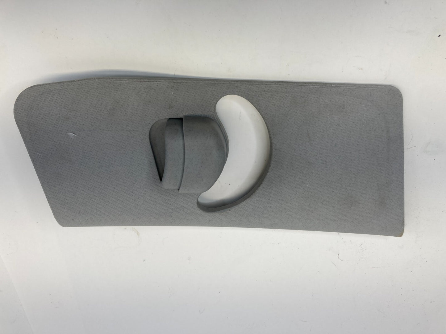 2013-2018 Hyundai Santa Fe Sport Right Side B-pillar Seat Belt Adjuter Cover OEM