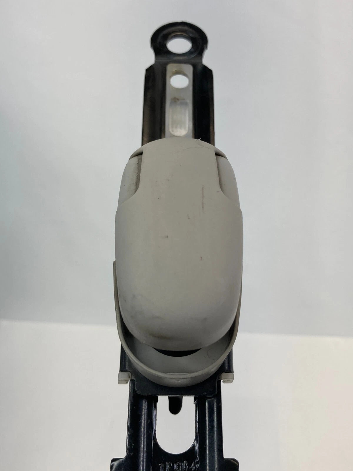 2008-2010 CHRYSLER TOWN & COUNTRY FRONT RIGHT SIDE SEAT BELT ADJUSTER HEIGHT OEM