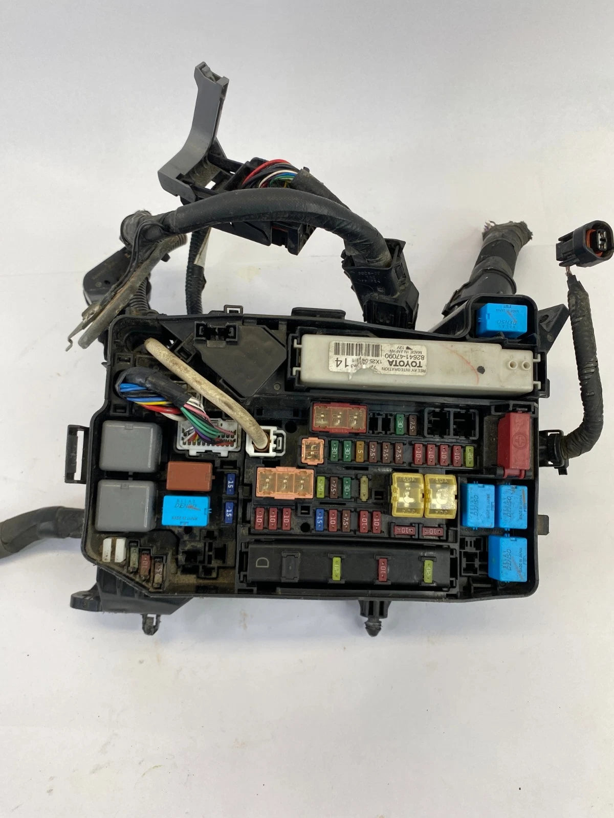 2011-2015 TOYOTA PRIUS ENGINE INTEGRATION RELAY FUSE BOX BLOCK OEM 82641-47090