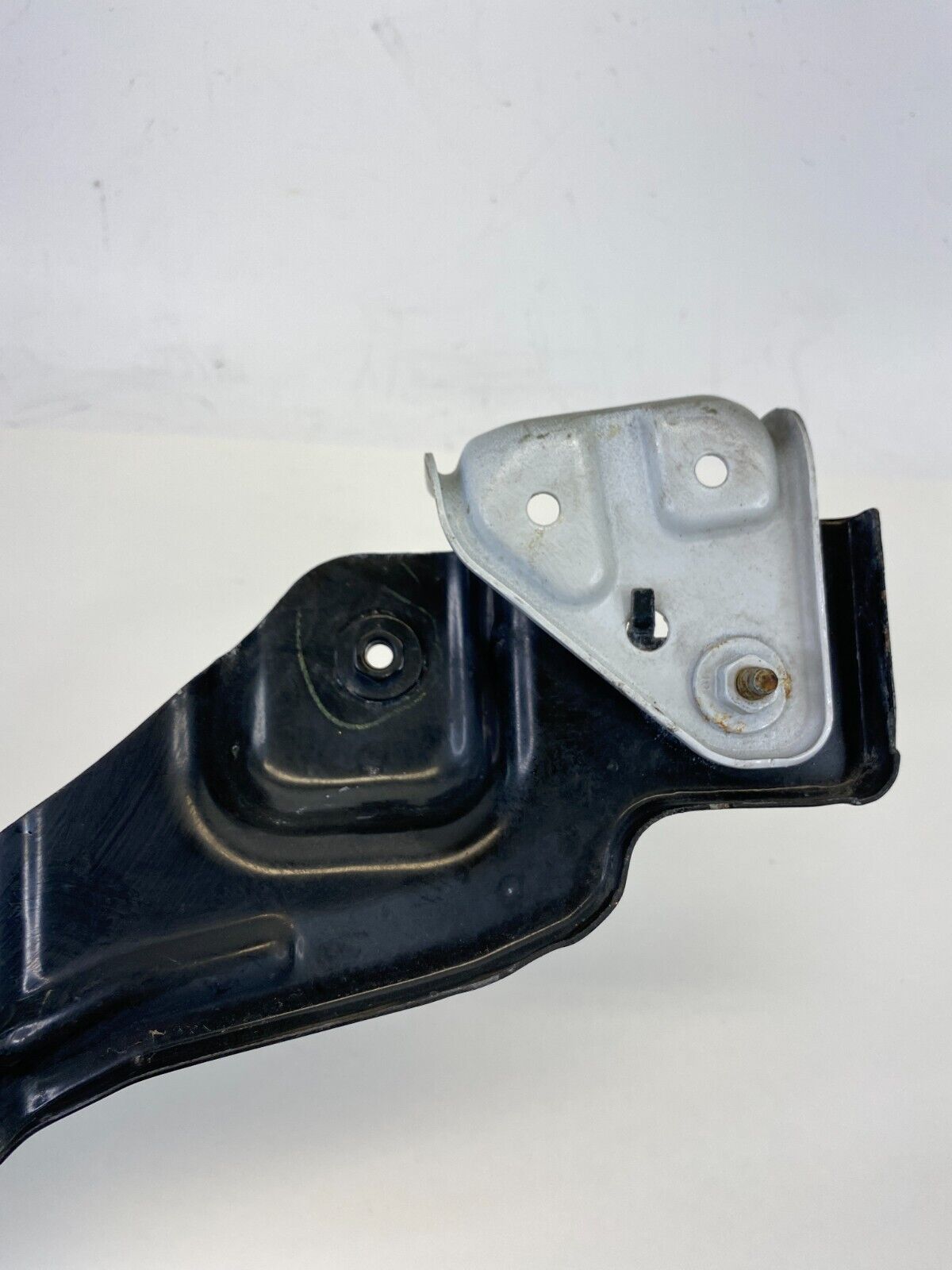 2012-2016 Chevrolet Sonic Front Grille Bumper Mount Bracket Support 95026539