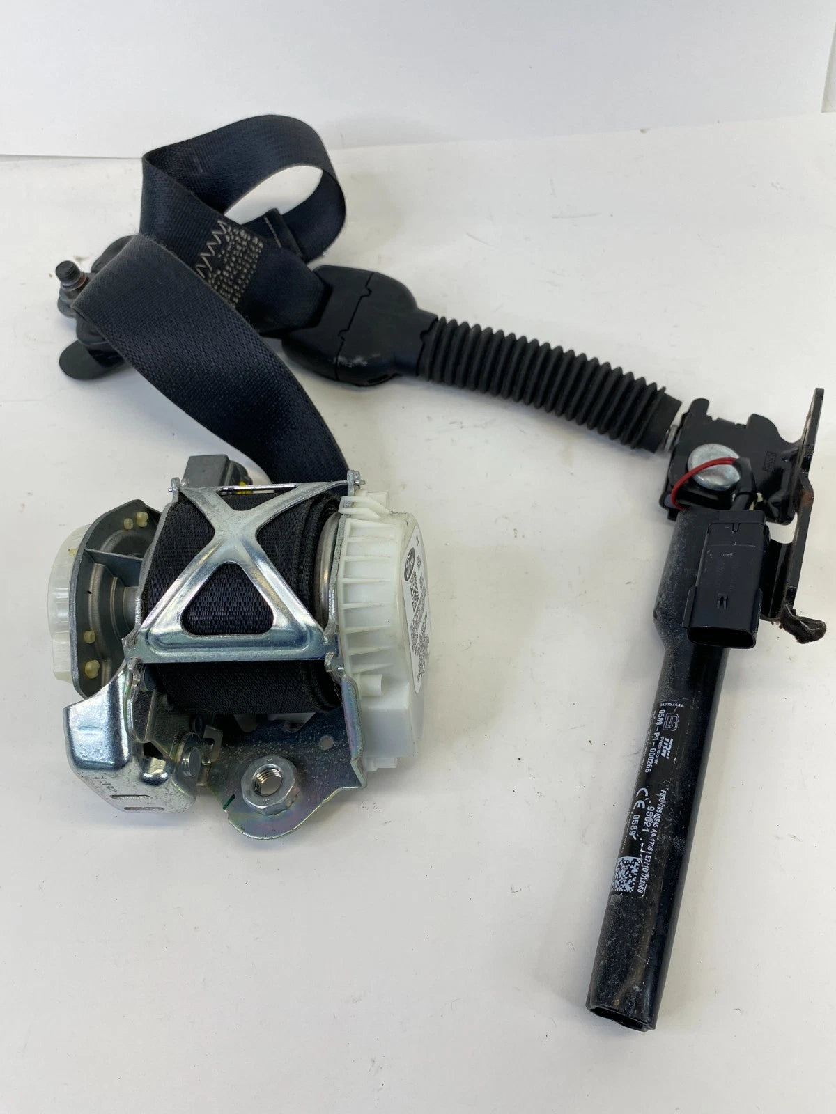 2016-2019 FORD EXPLORER INTERCEPTOR UTILITY FRONT LEFT SEAT BELT RETRACTOR ASSY