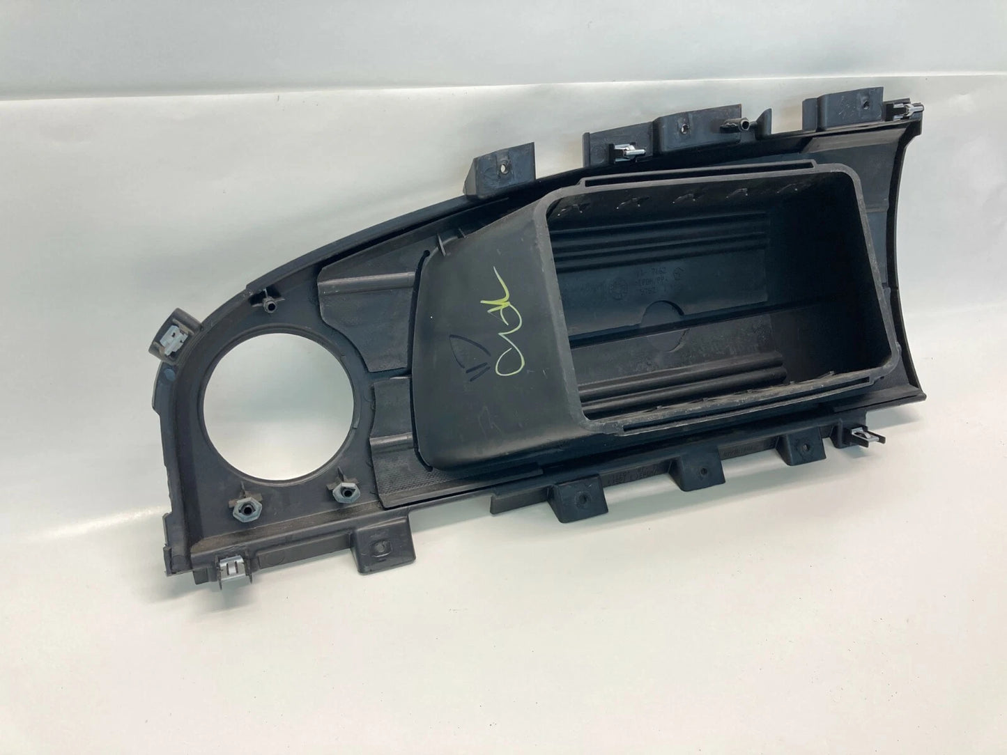 2006 2007 CHRYSLER PT CRUISER RIGHT PASSENGER SIDE DASH BEZEL TRIM PANEL COVER
