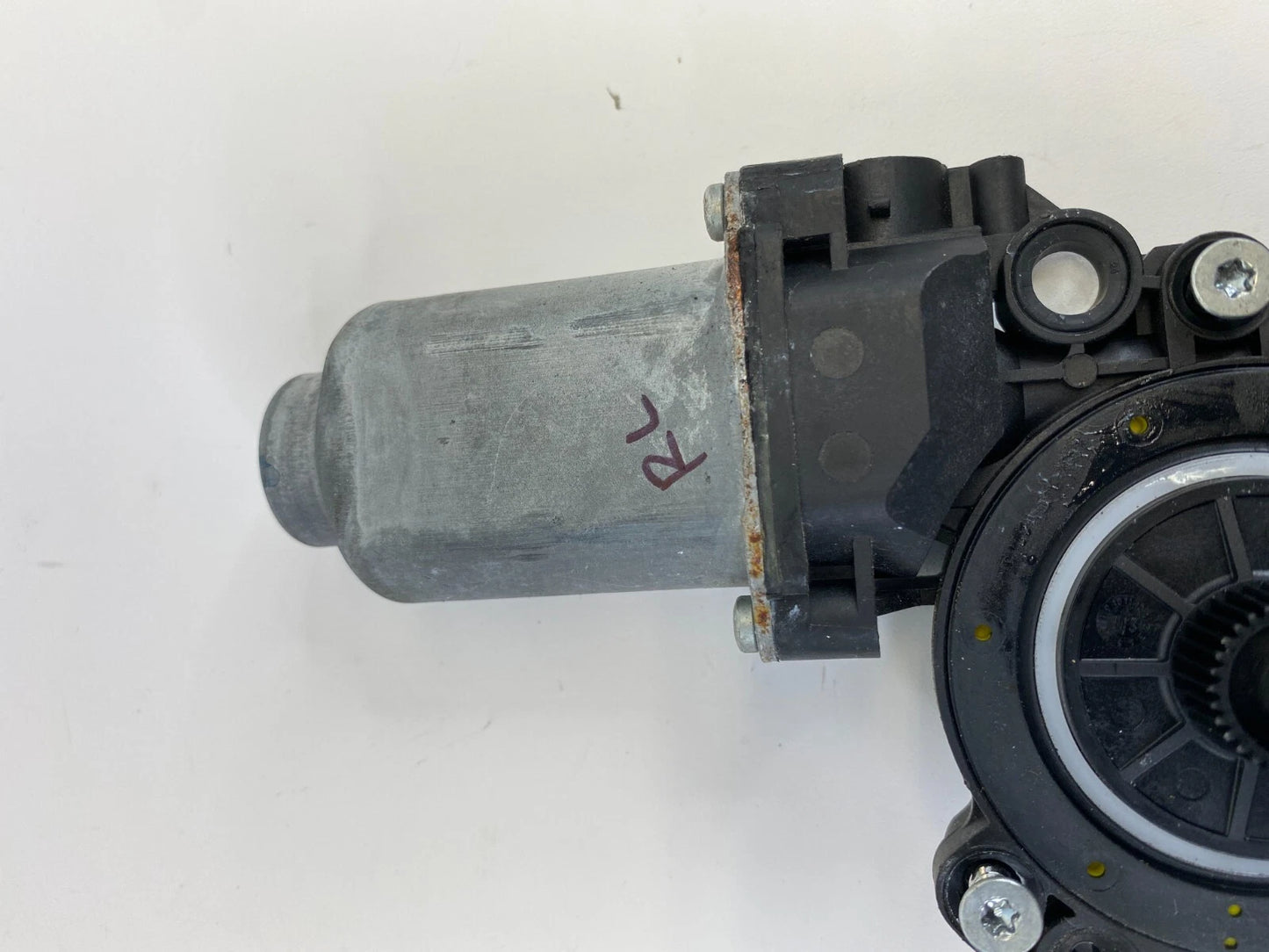 2012-2017 HYUNDAI ACCENT REAR RIGHT SIDE BACK DOOR POWER WINDOW MOTOR OEM