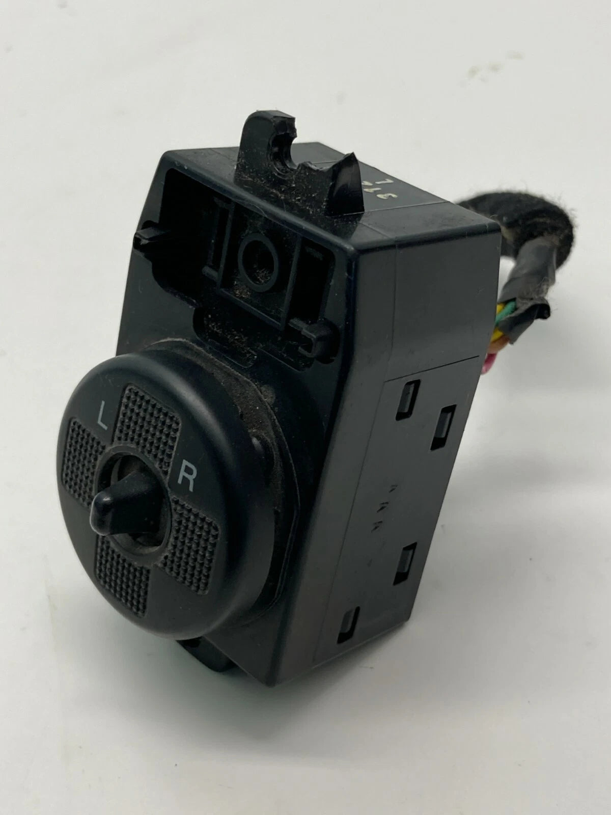 2002-2005 KIA SEDONA FRONT LEFT DOOR POWER MIRROR CONTROL SWITCH 621W04210 OEM