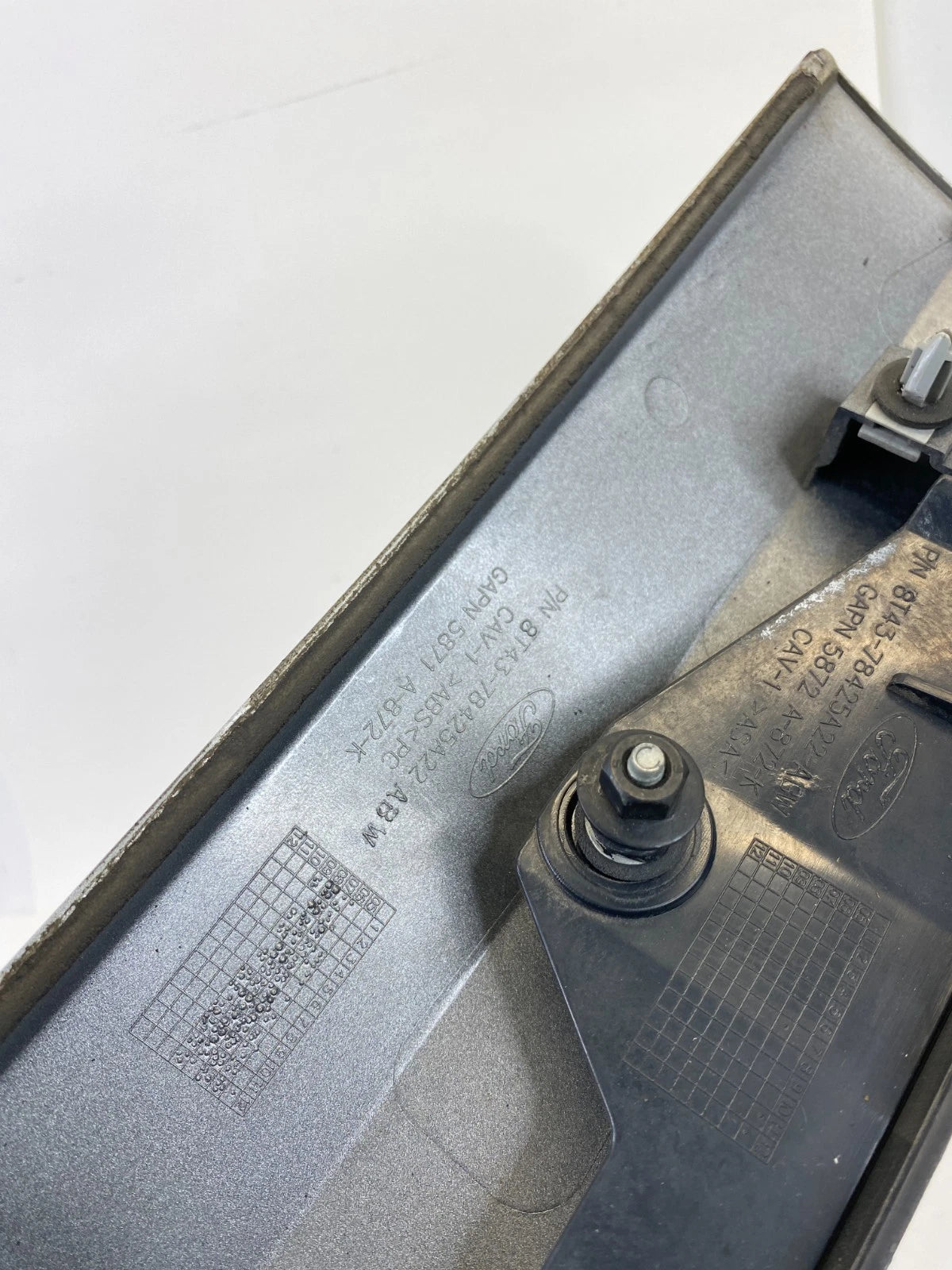 2007-2010 FORD EDGE TRUNK TAILGATE LICENSE PLATE BEZEL TRIM MOLDING 8T4378425A22