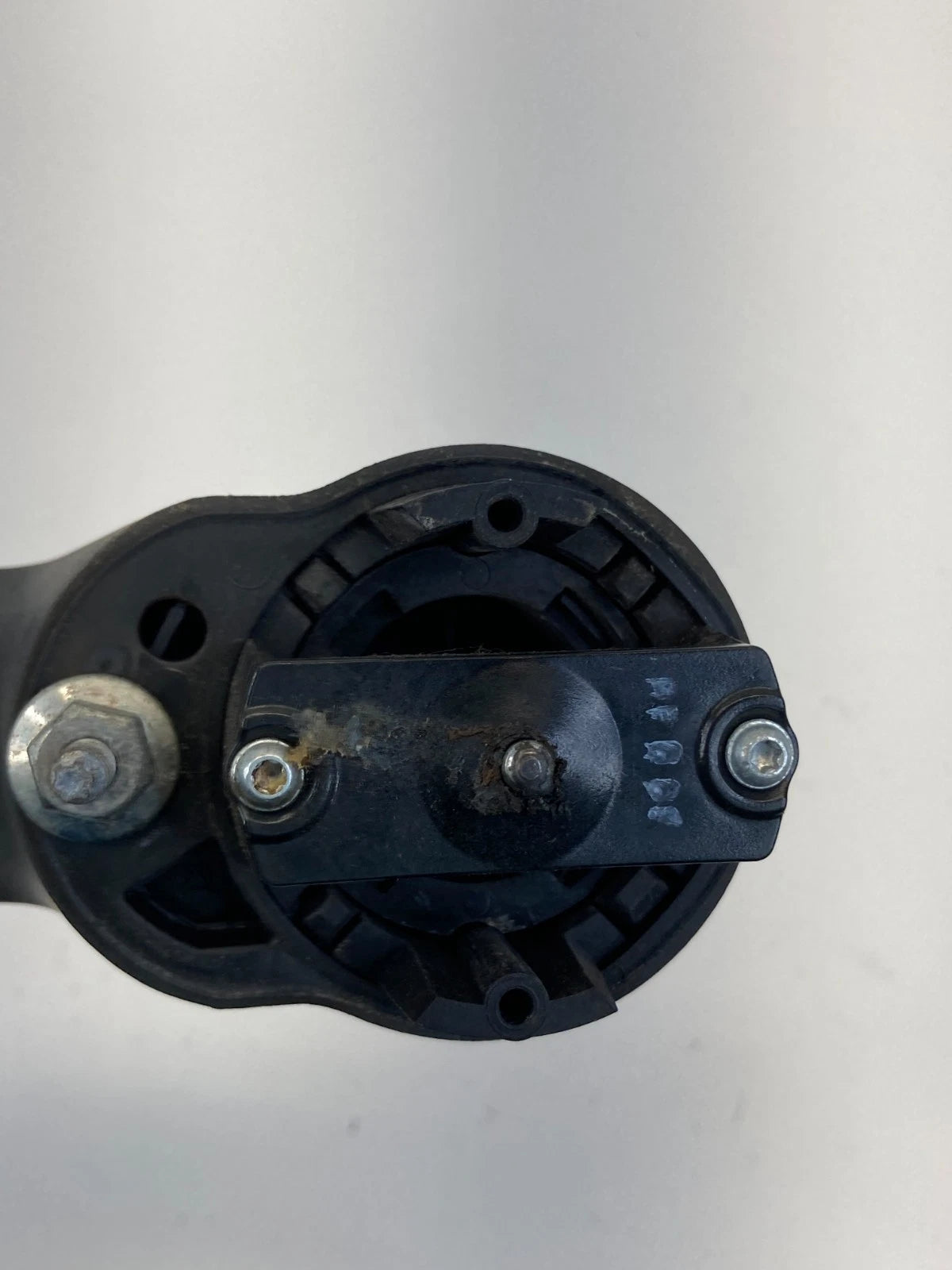 2010-2012 JEEP LIBERTY FRONT LEFT DRIVER SIDE EXTERIOR DOOR HANDLE OEM