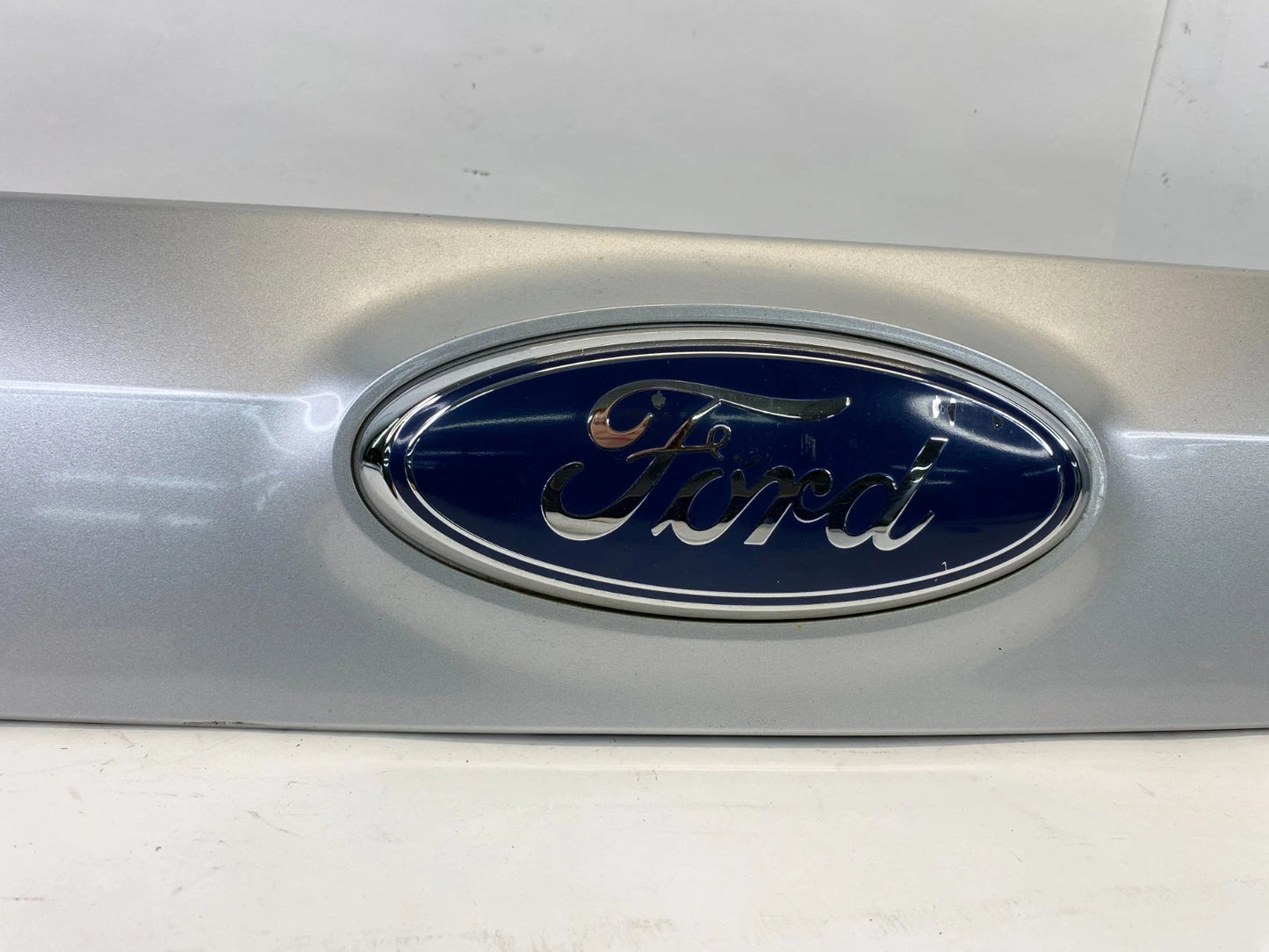 2007-2010 FORD EDGE TRUNK TAILGATE LICENSE PLATE BEZEL TRIM MOLDING 8T4378425A22