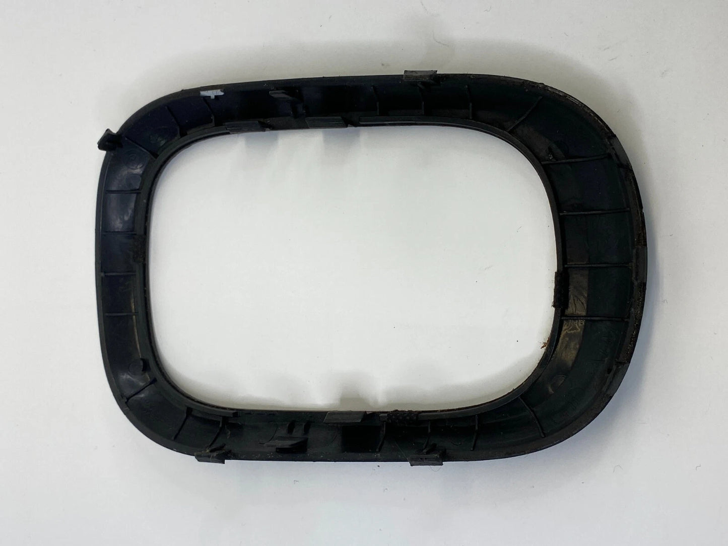 2007-2011 HYUNDAI ACCENT GEAR SHIFTER CONSOLE TRIM BEZEL SURROUND 846311E100 OEM