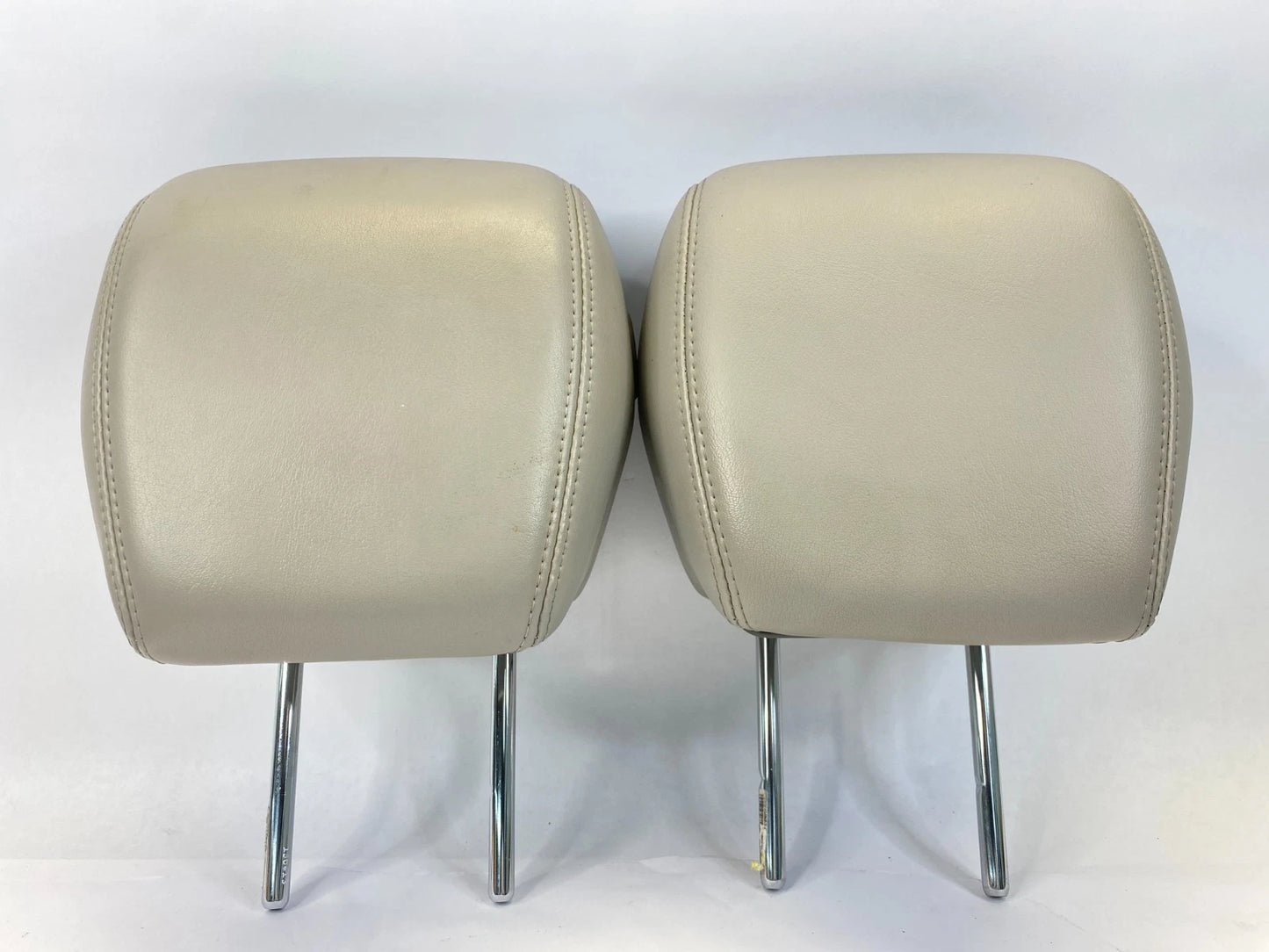 2013-2017 CHEVROLET TRAVERSE FRONT RIGHT & LEFT SEAT HEADREST PAIR SET ASSY OEM