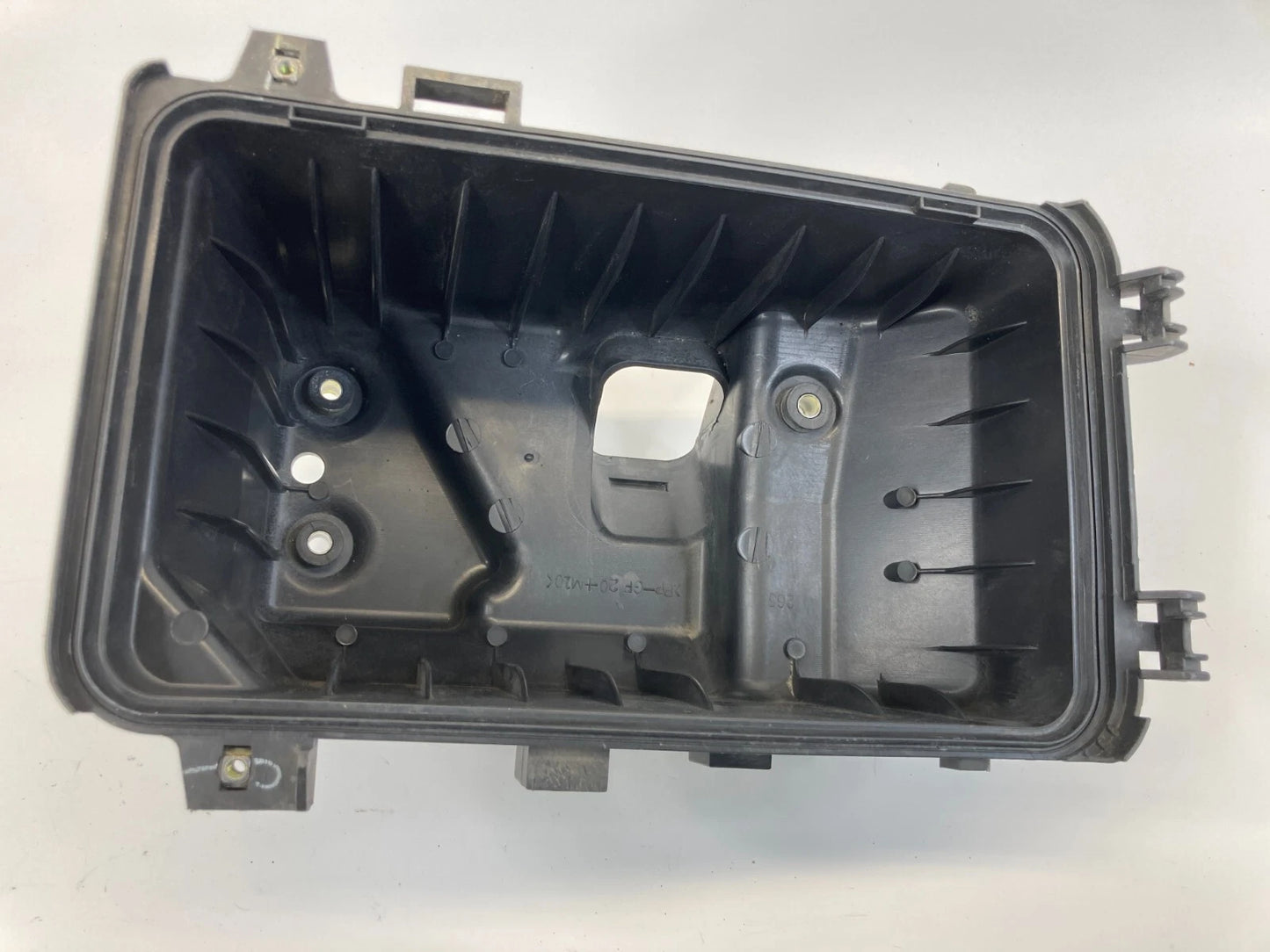 2004 2005 2006 TOYOTA CAMRY 3.0L AIR INTAKE CLEANER BOX LOWER COVER OEM