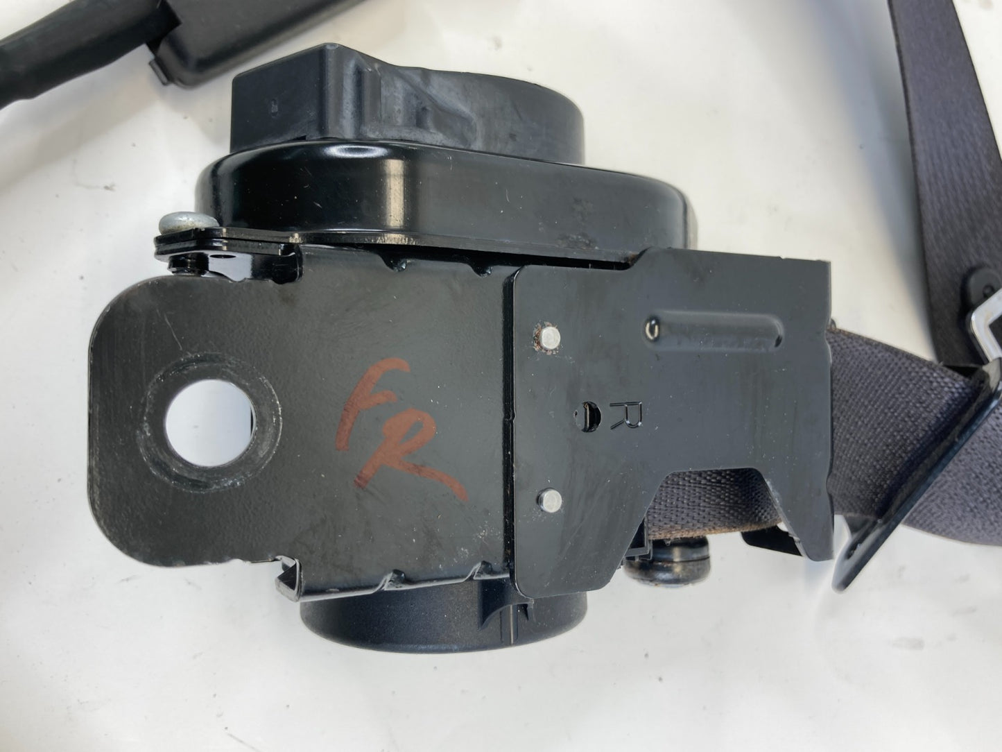 2009-2016 GMC Acadia Front Right Side Seat Belt Retractor Pretensioner 15903263