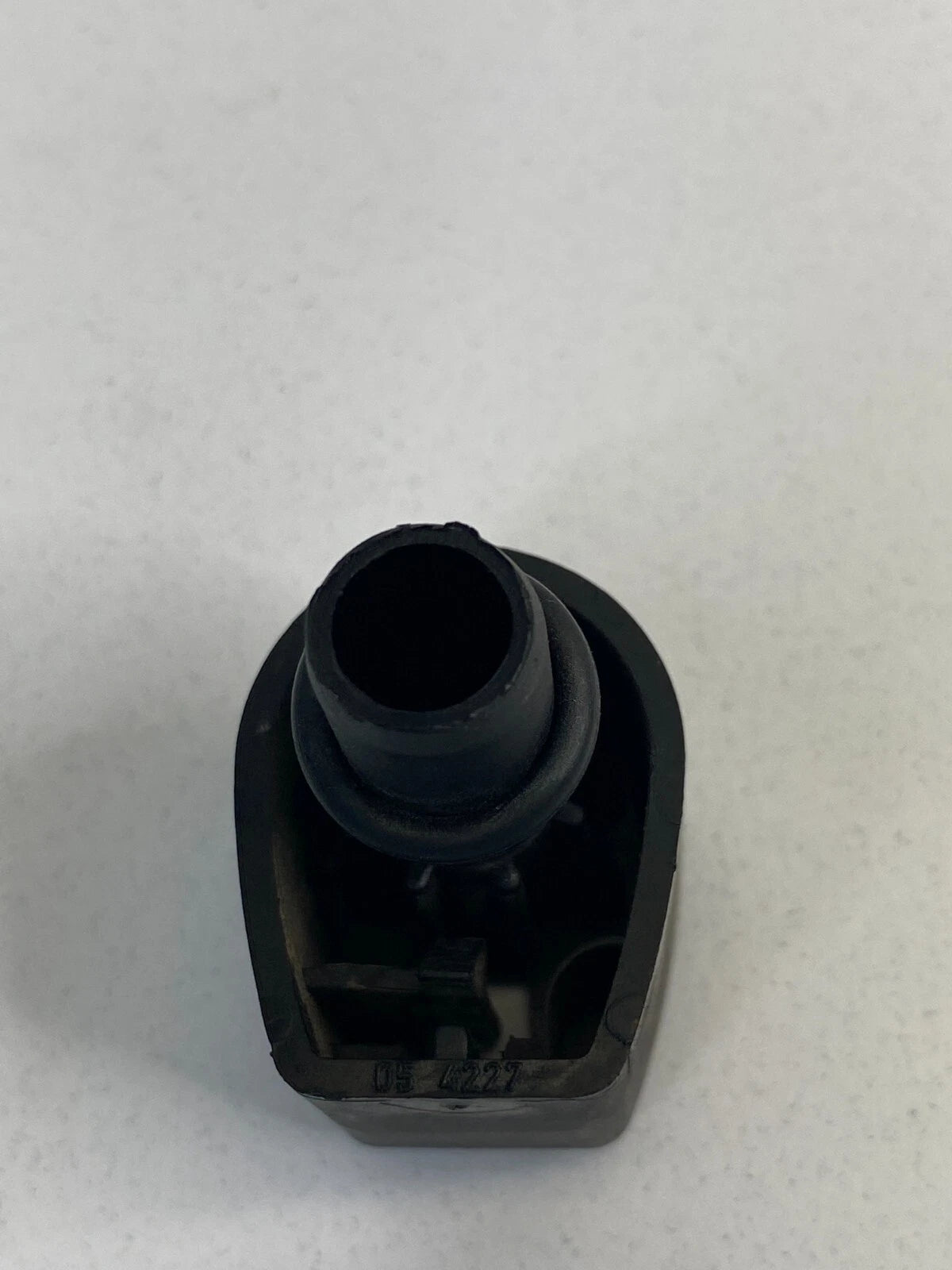 2002 MERCEDES BENZ CLK 430 4.3L AT TRANSMISSION OIL TUBE CAP COVER A1402700091