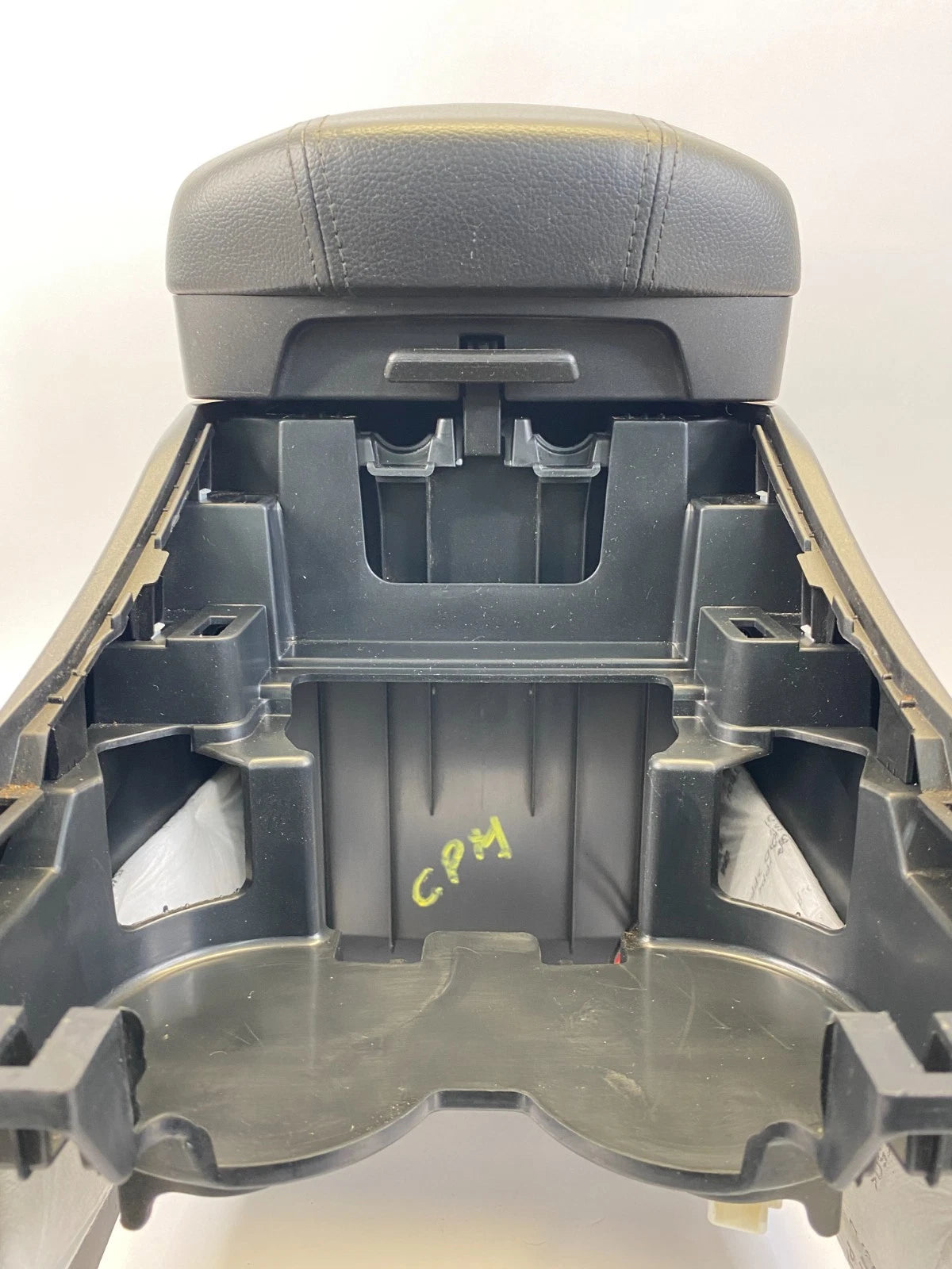 2016-2018 HYUNDAI SANTA FE SPORT CENTER CONSOLE ARMREST STORAGE COMPARTMENT OEM
