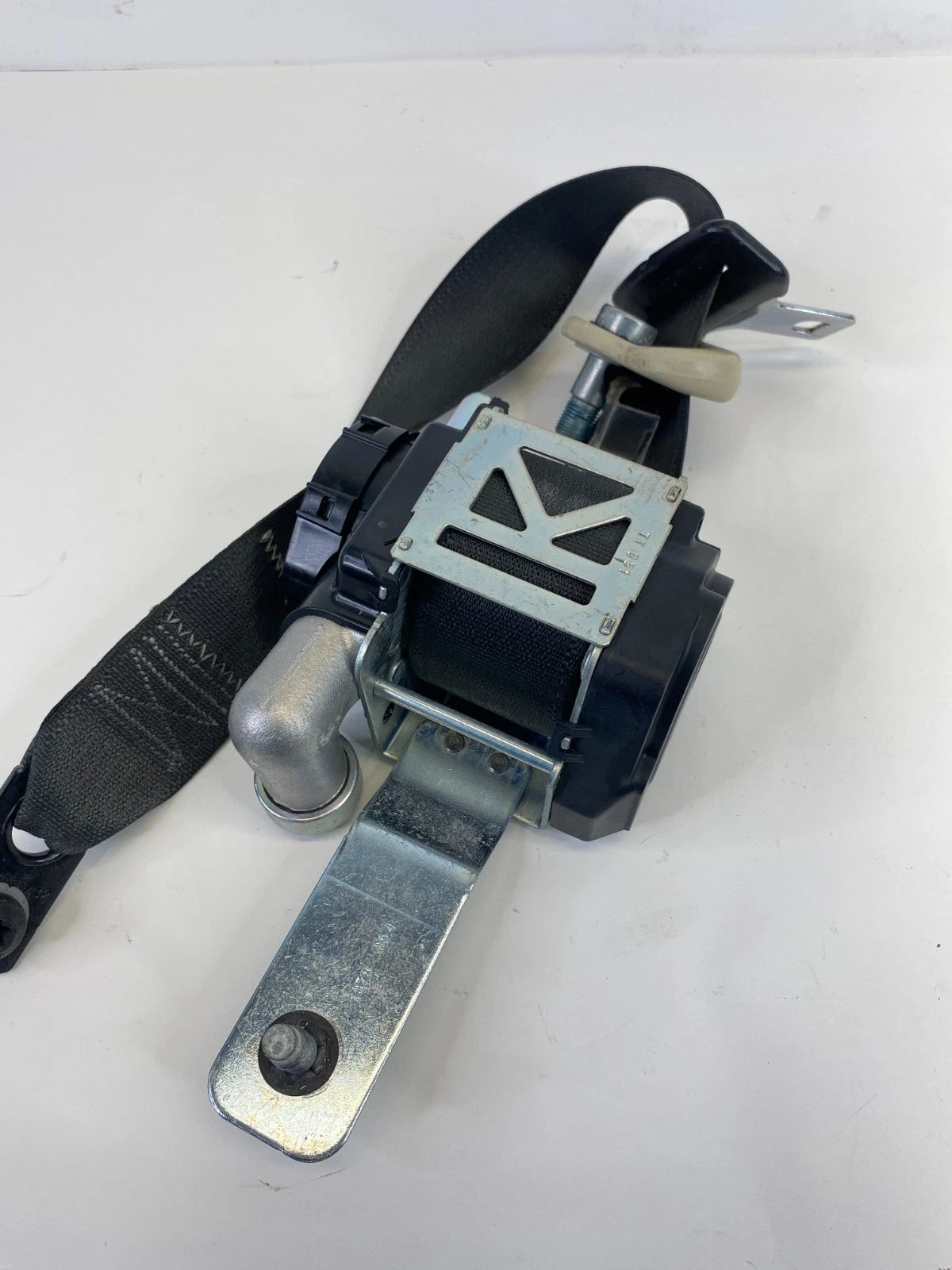 13-19 Ford Flex 13-19 Lincoln MKT Front Left Driver Side Seat Belt Retractor OEM