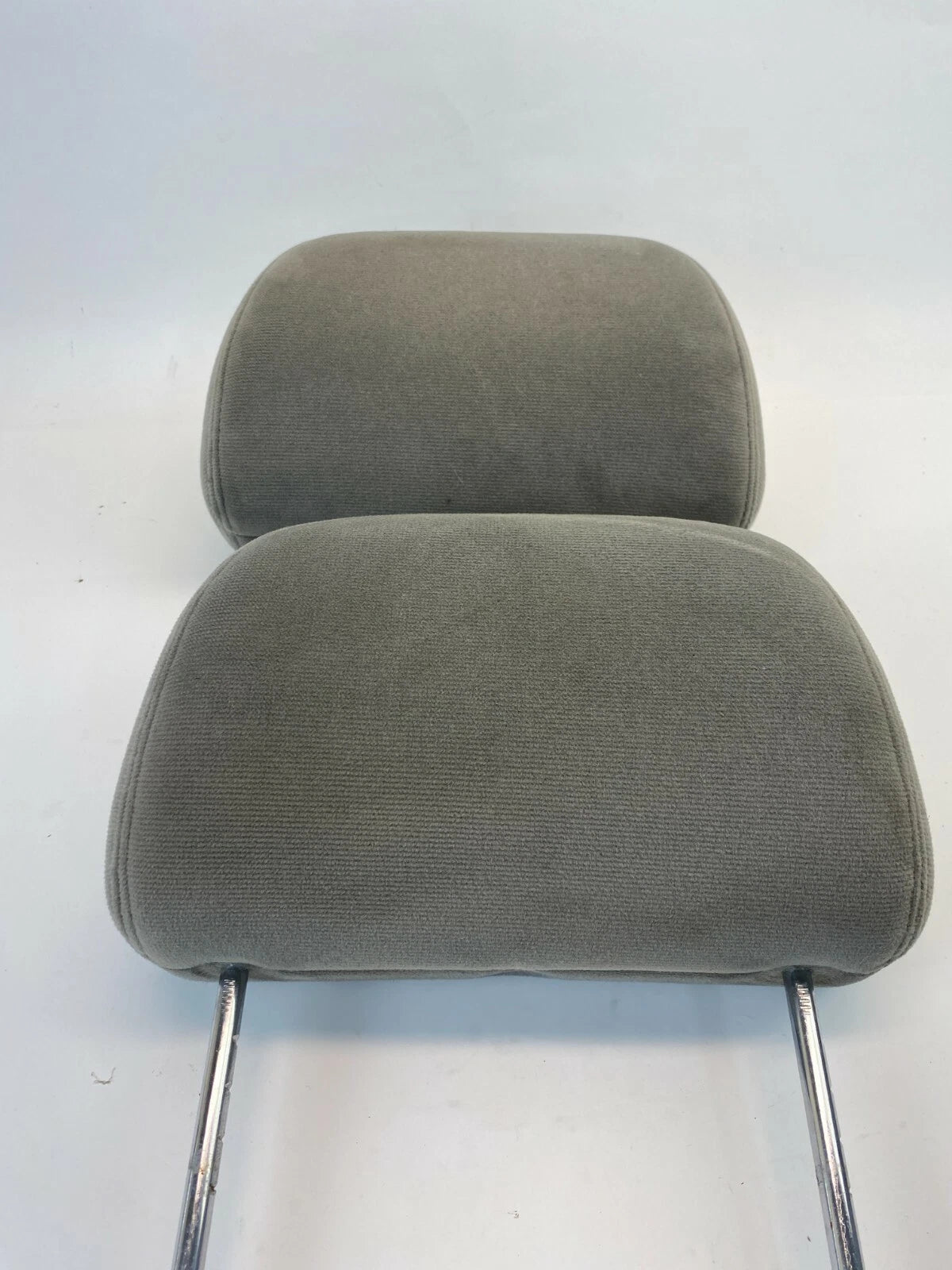 2000-2005 CHEVROLET IMPALA FRONT SEAT HEADREST LEFT & RIGHT HEAD REST PAIR SET