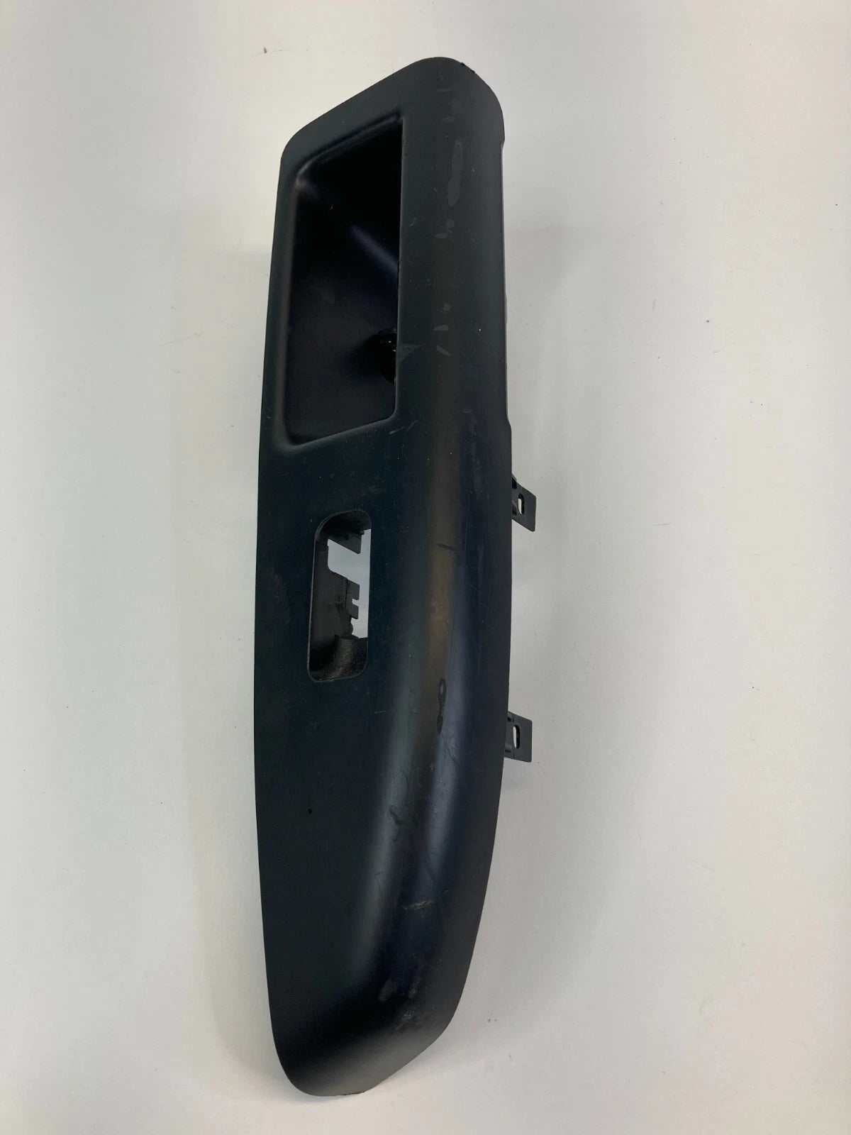 10-13 KIA SOUL REAR RIGHT SIDE DOOR WINDOW SWITCH BEZEL TRIM COVER 83360-2K000