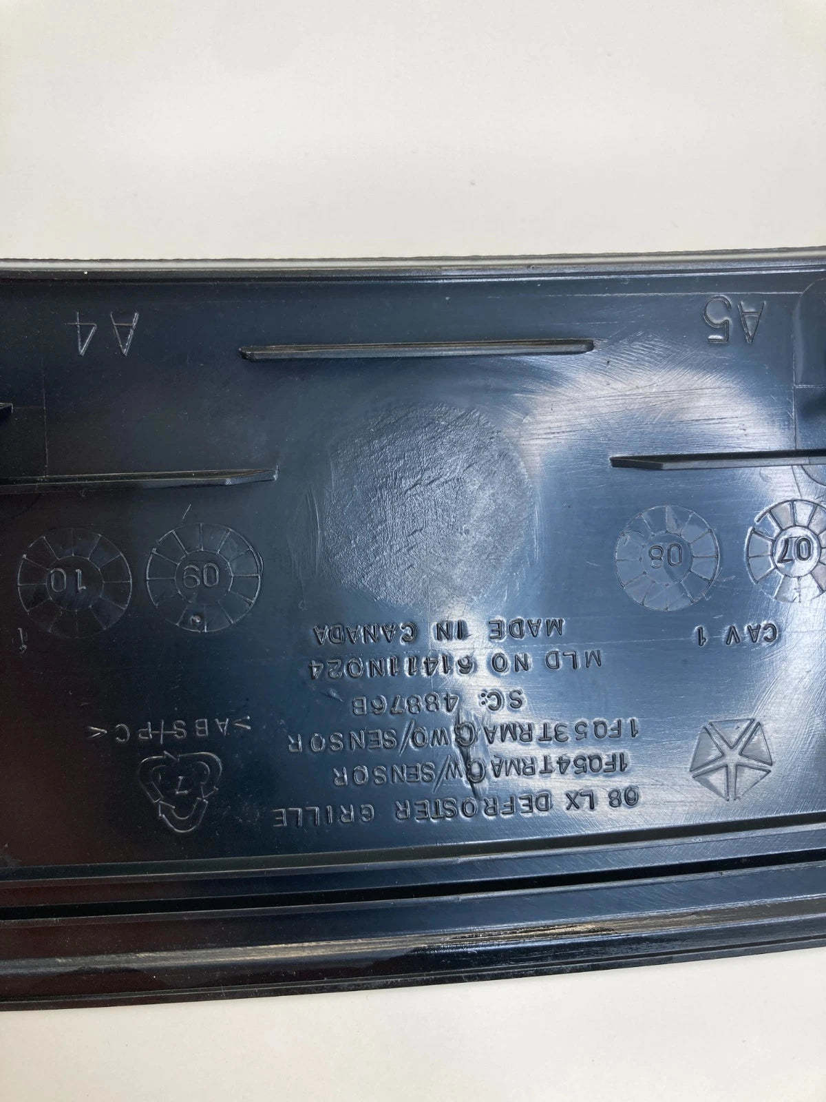 2008-2010 DODGE CHARGER CHRYSLER 300 DASH UPPER DEFROSTER GRILLE COVER 61411N024