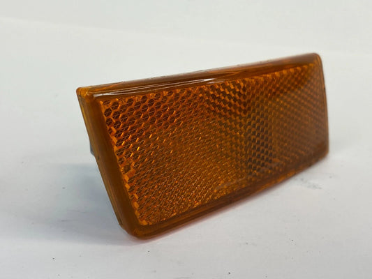2005-2010 CHRYSLER 300 FRONT RIGHT PASSENGER BUMPER SIDE MARKER LIGHT LAMP ASSY