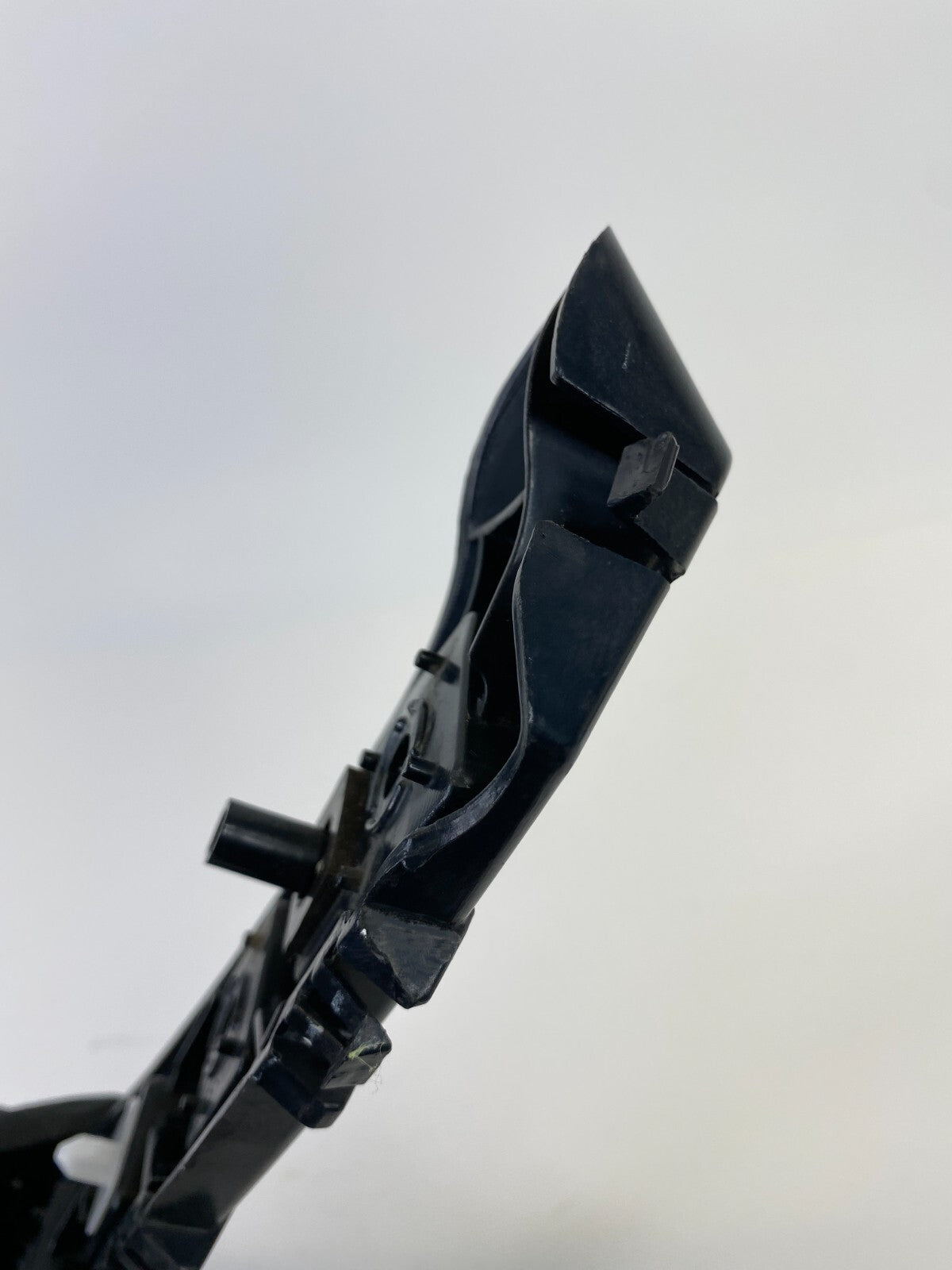 2013-2019 Ford Fusion Rear Left Side Bumper Bracket Mount DS73-17A882-AE OEM