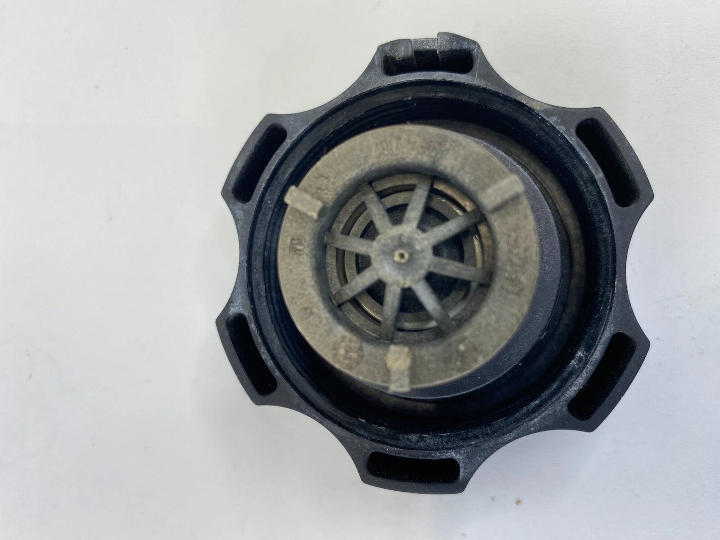 2013-2023 CHEVROLET MALIBU ENGINE COOLANT RADIATOR RESERVOIR TANK CAP COVER OEM