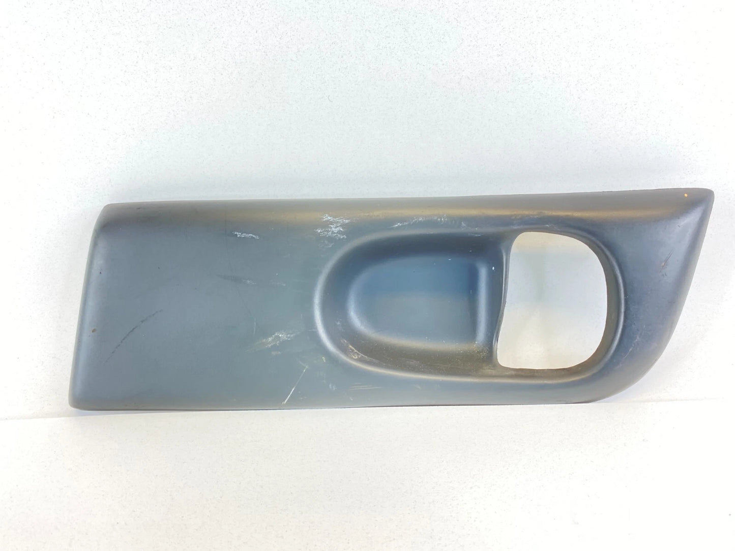 1997-2005 BUICK CENTURY REAR RIGHT INNER DOOR HANDLE BEZEL COVER 10279860