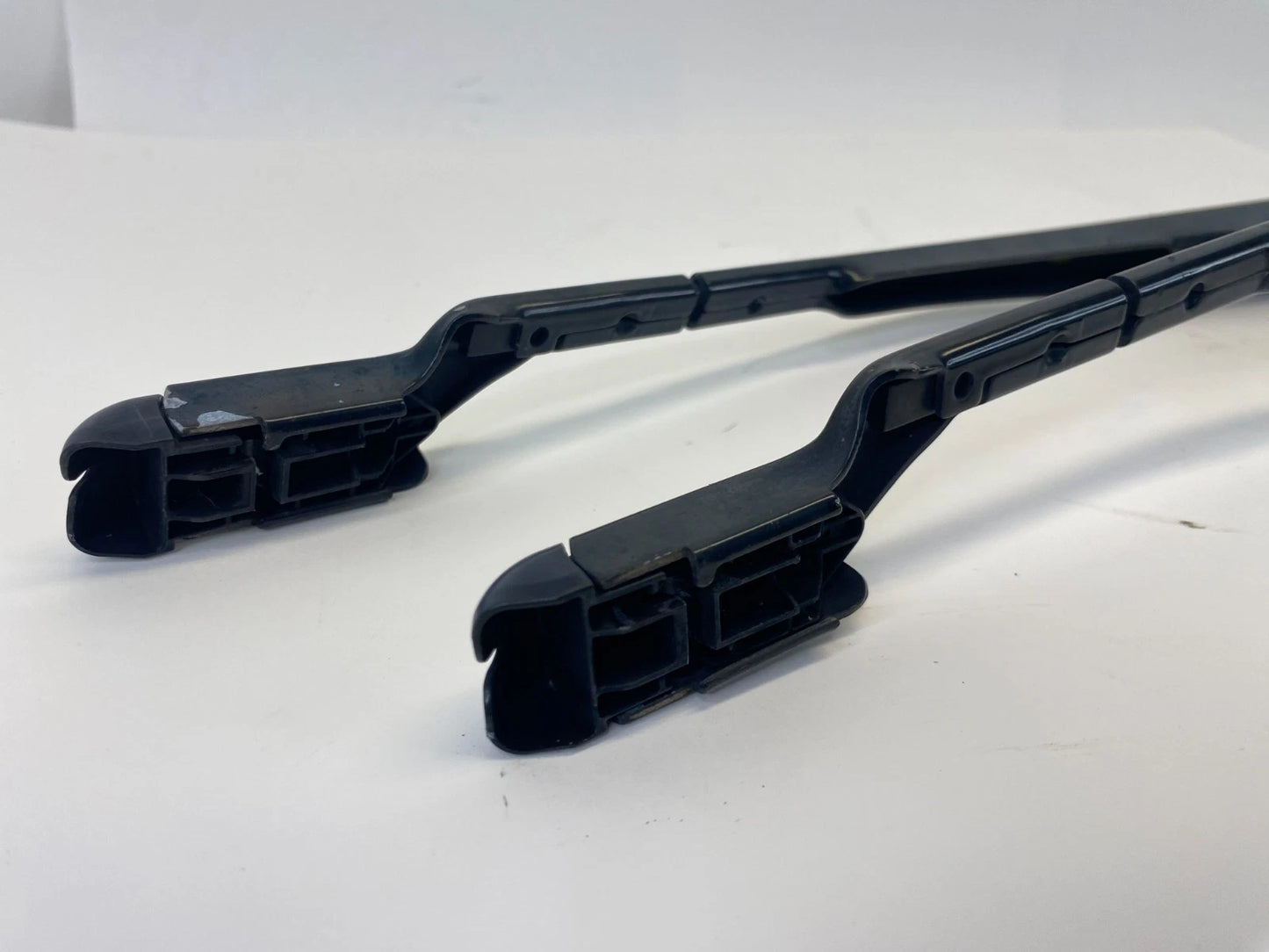 2010-2016 CADILLAC SRX FRONT WINDSHIELD WIPER ARM SET 22872978 OEM FACTORY