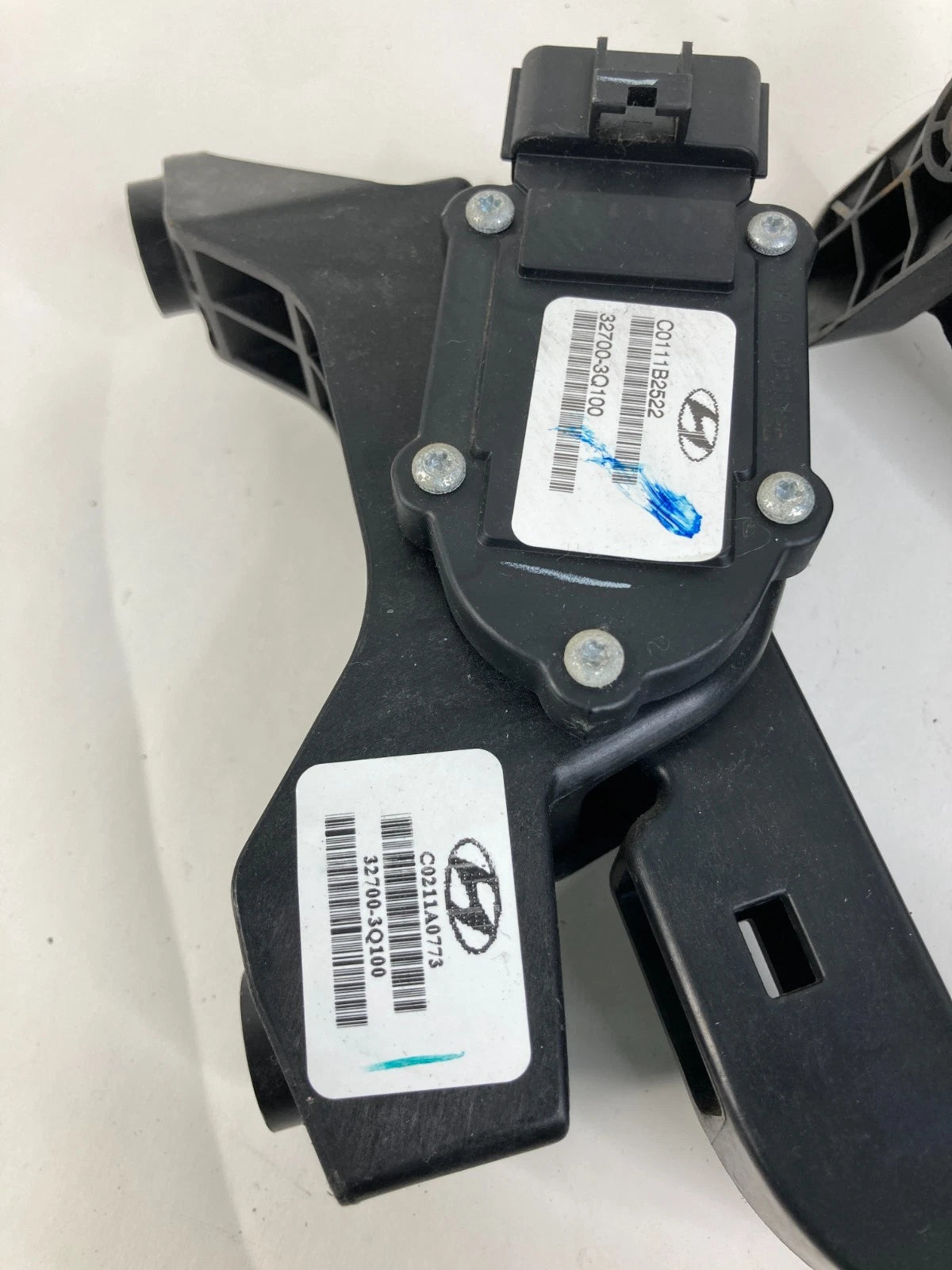 2011-2015 HYUNDAI SONATA ACCELERATOR PEDAL GAS UNIT SENSOR ASSY 32700-3Q100 OEM