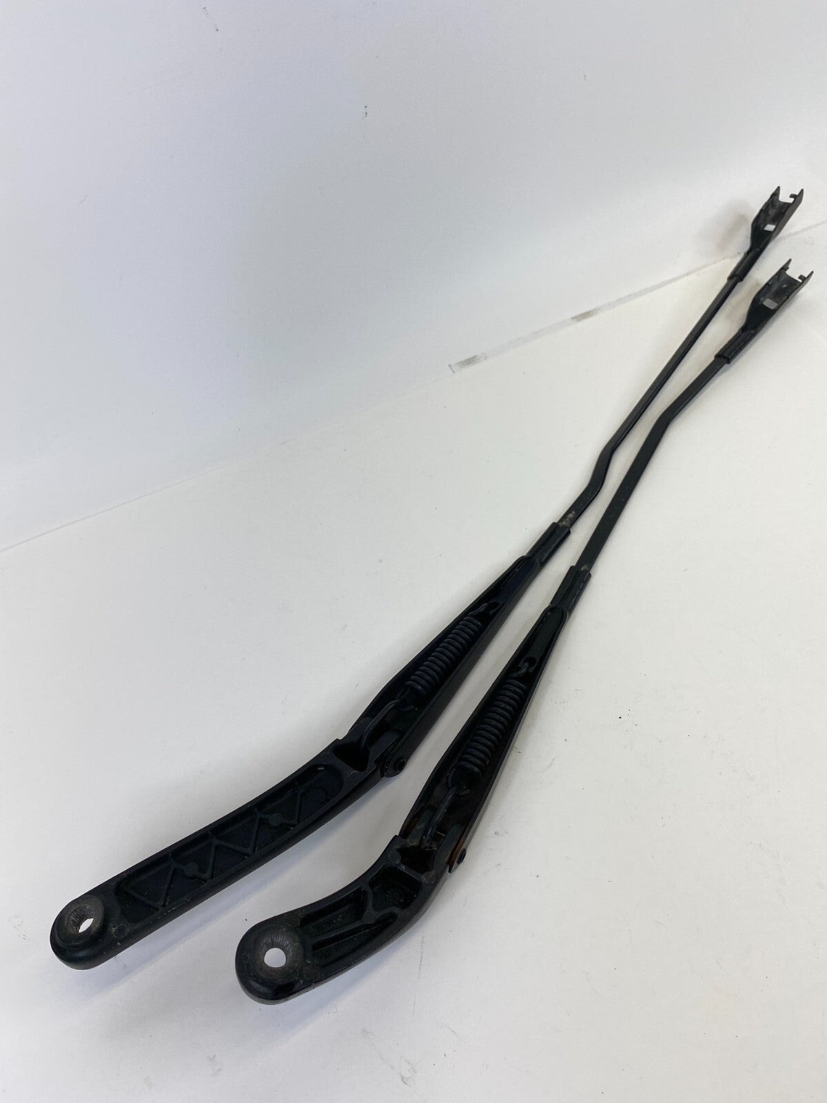 09-16 Audi A6 Quattro Front Right & Light Windshield Wiper Arm Pair 8K1-955-407